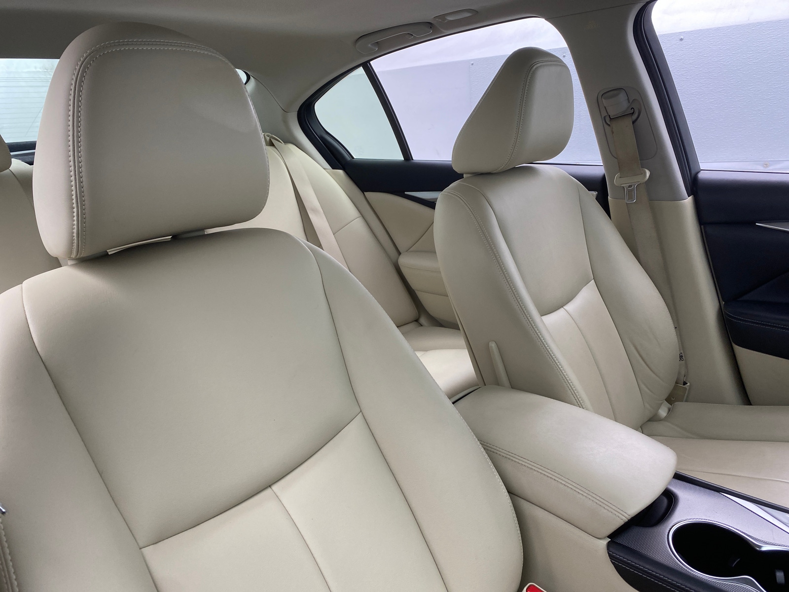 Thumbnail: 2015 INFINITI Q50 - 2