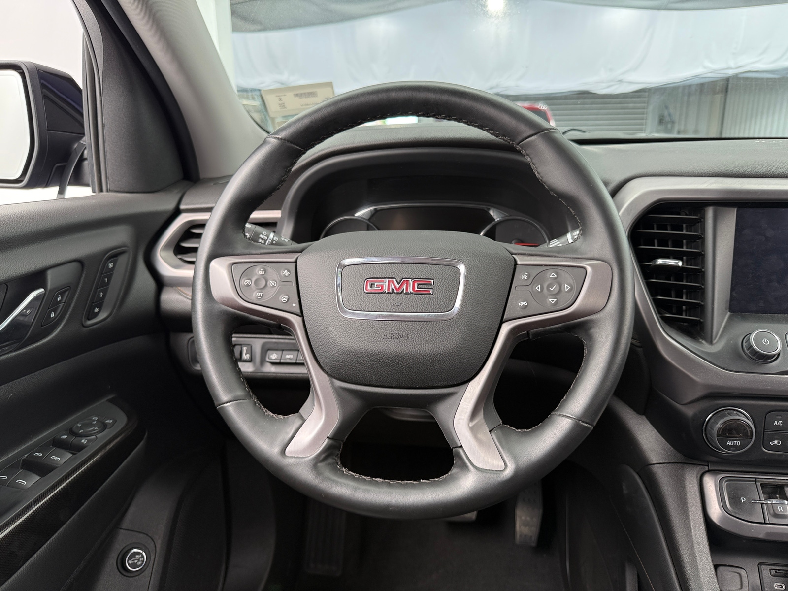 Thumbnail: 2023 GMC Acadia - 4