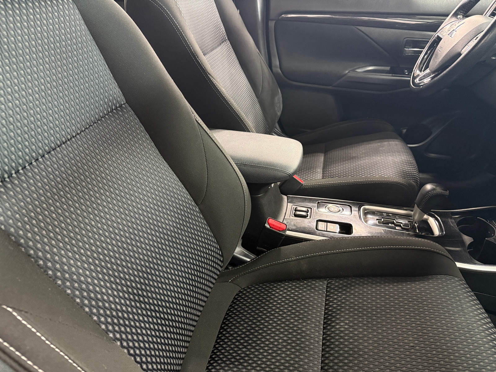 Thumbnail: 2018 Mitsubishi Outlander - 2