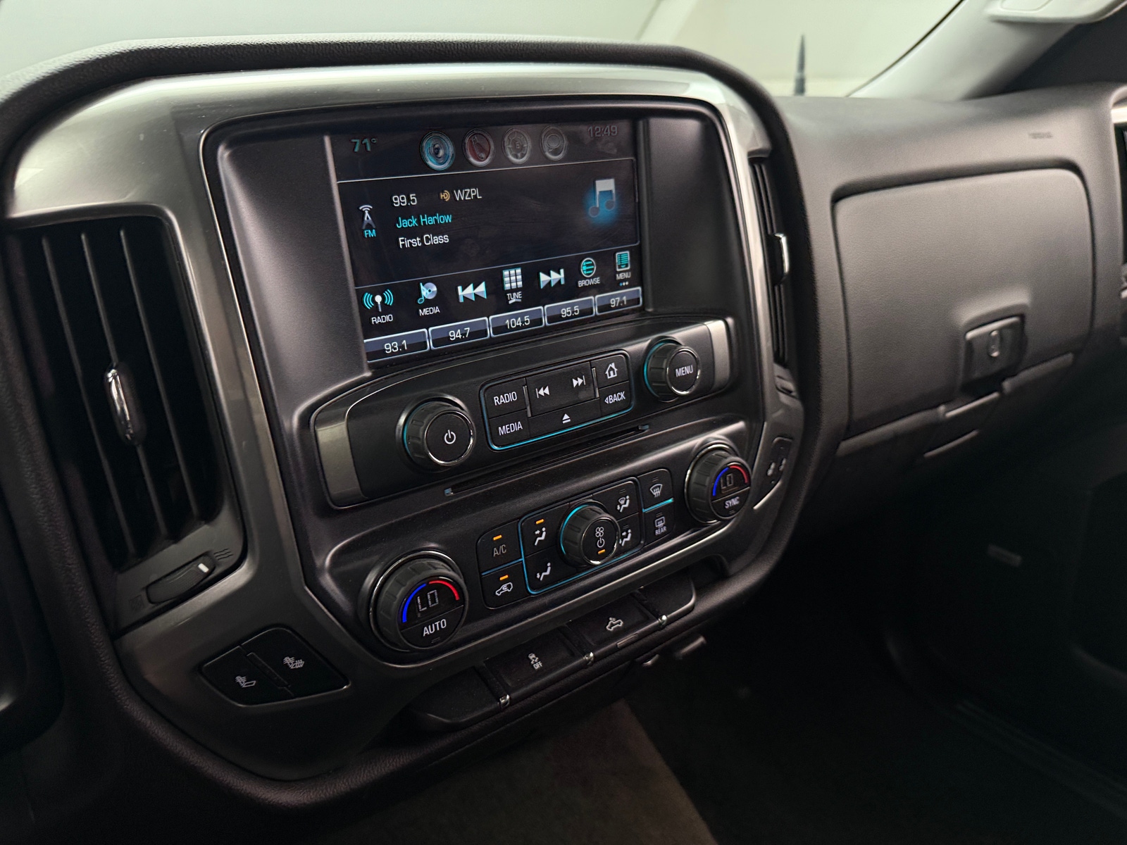 Thumbnail: 2017 Chevrolet Silverado 1500 - 3