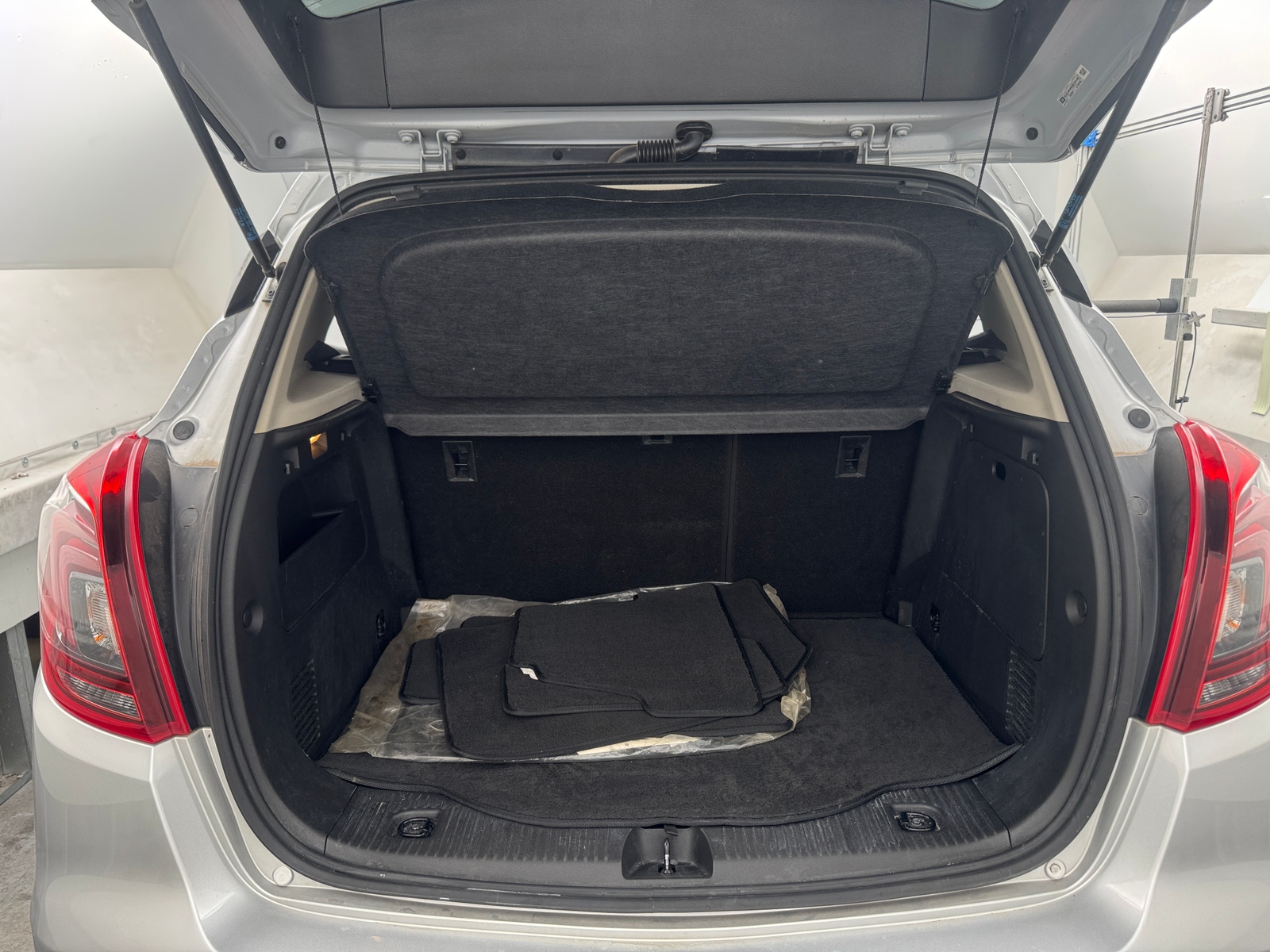 Thumbnail: 2019 Buick Encore - 6