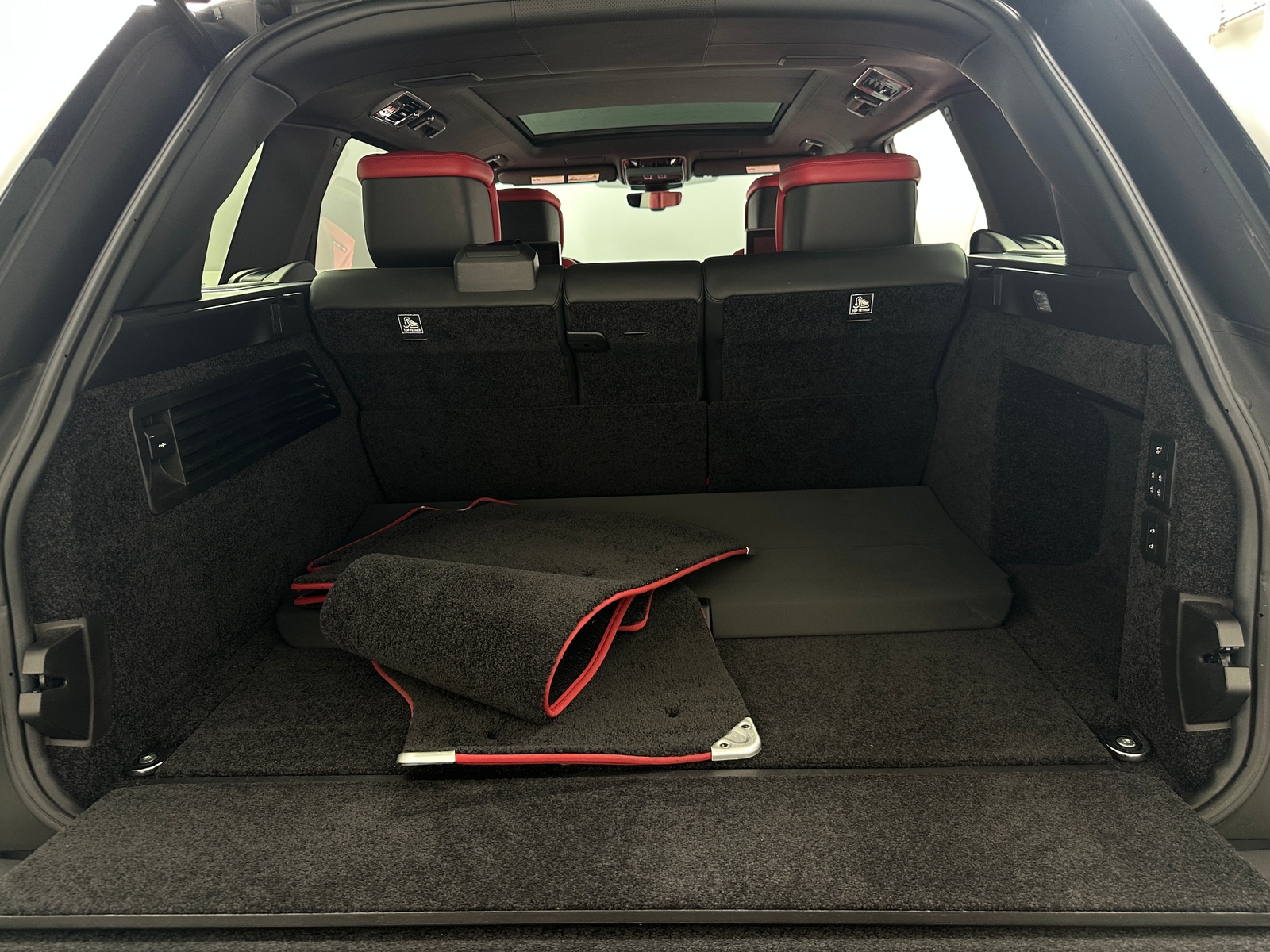 Thumbnail: 2020 Land Rover Range Rover - 6