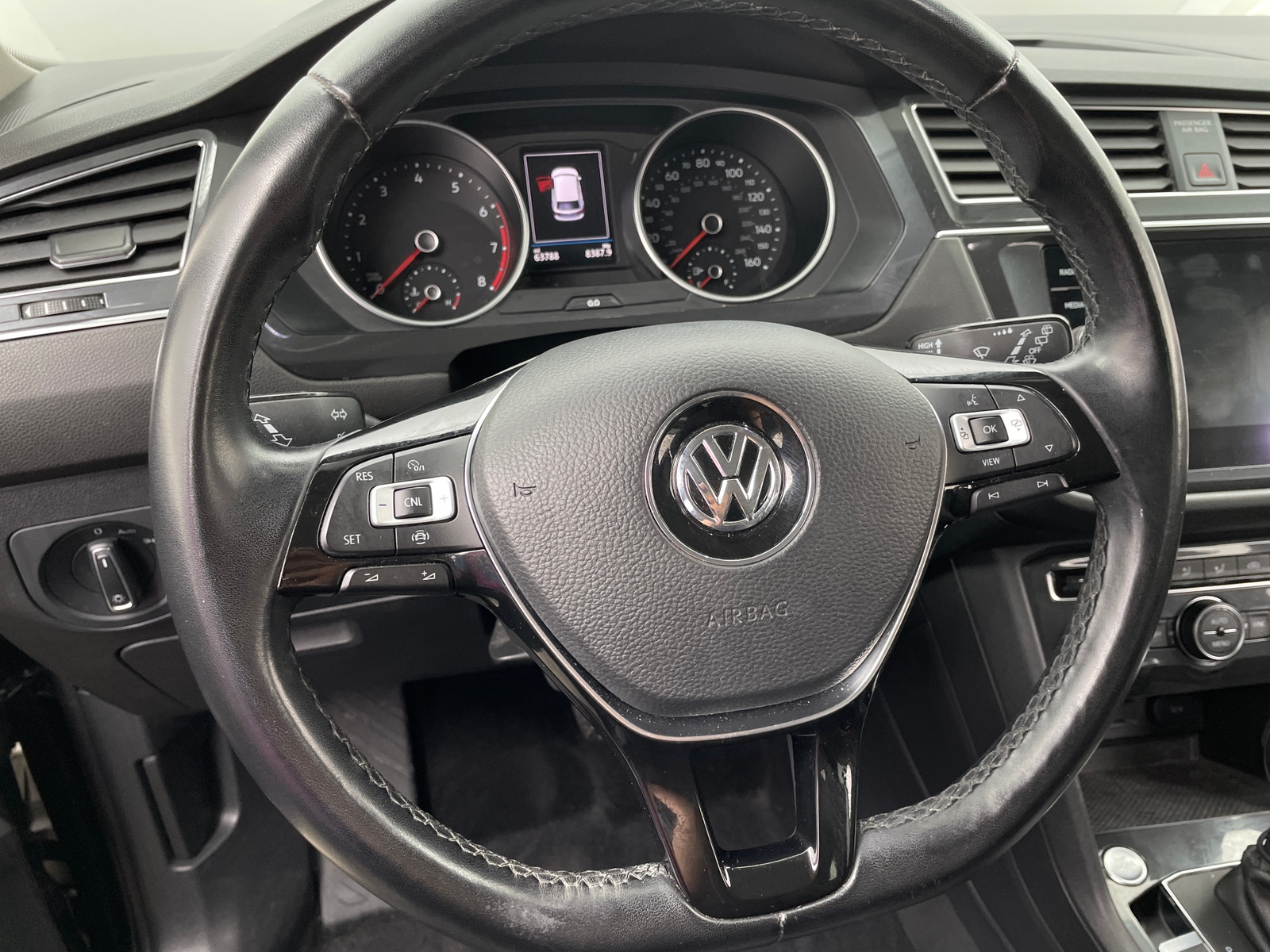 Thumbnail: 2019 Volkswagen Tiguan - 4