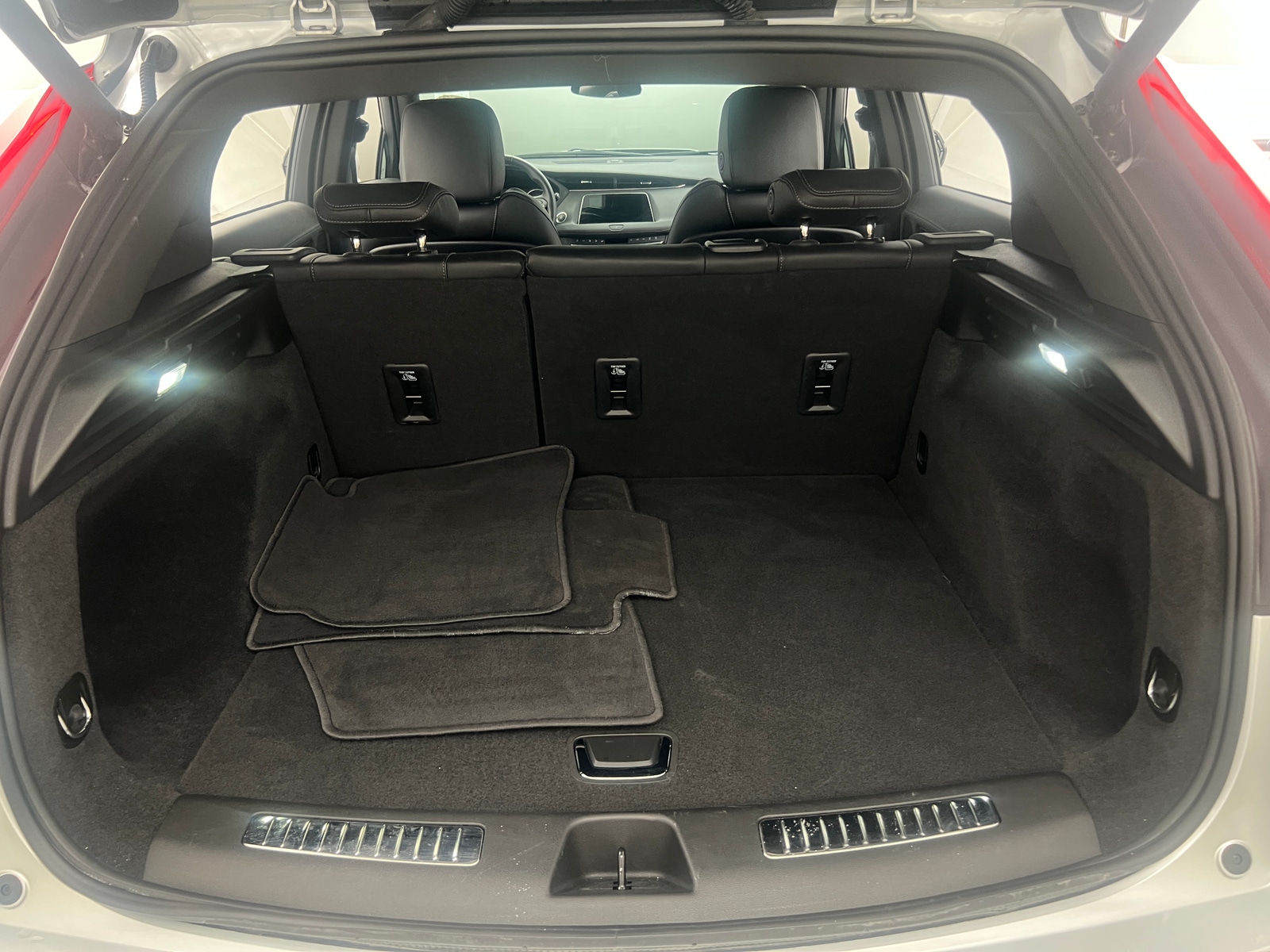 Thumbnail: 2022 Cadillac XT4 - 6