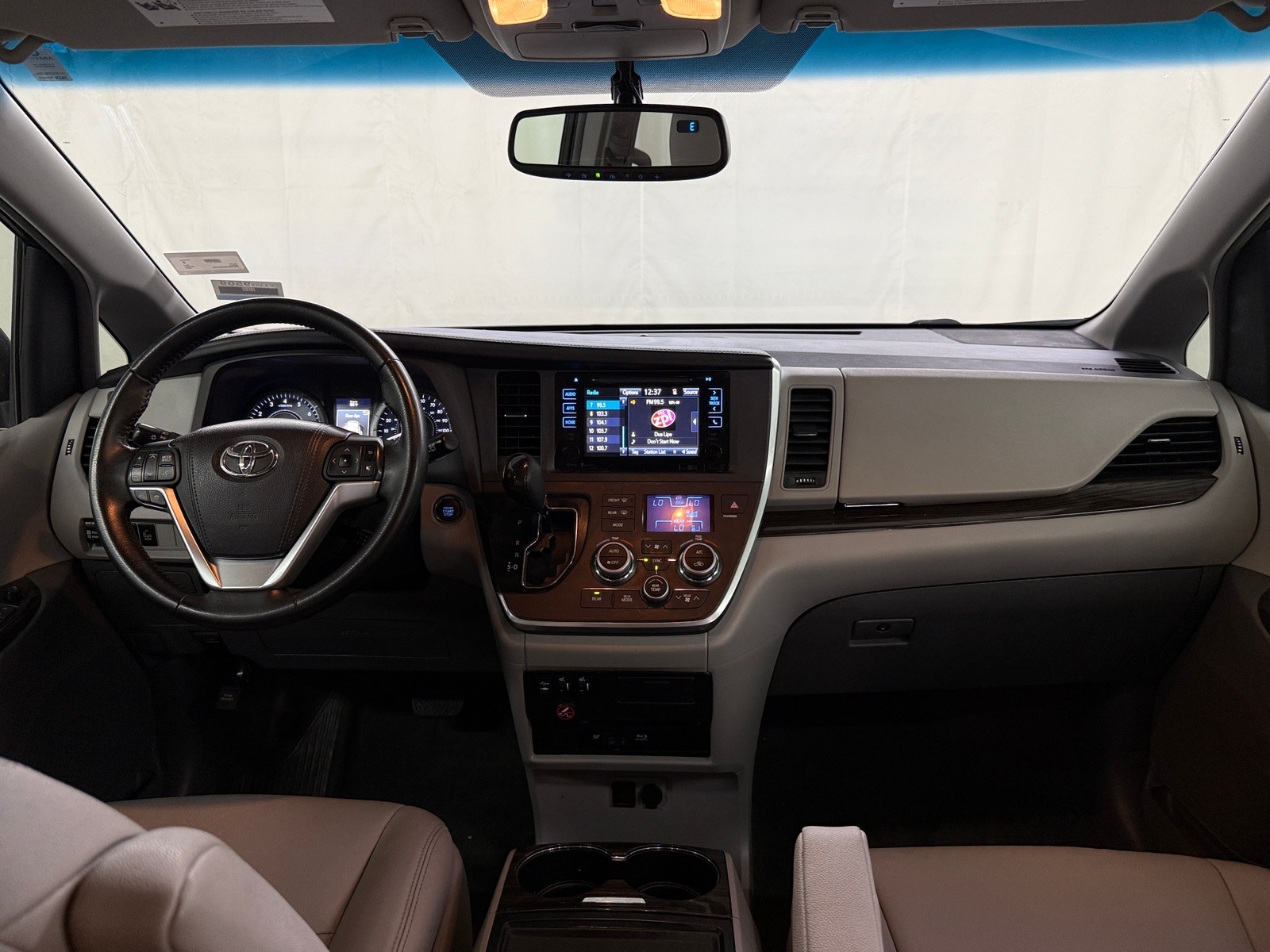 Thumbnail: 2015 Toyota Sienna - 2