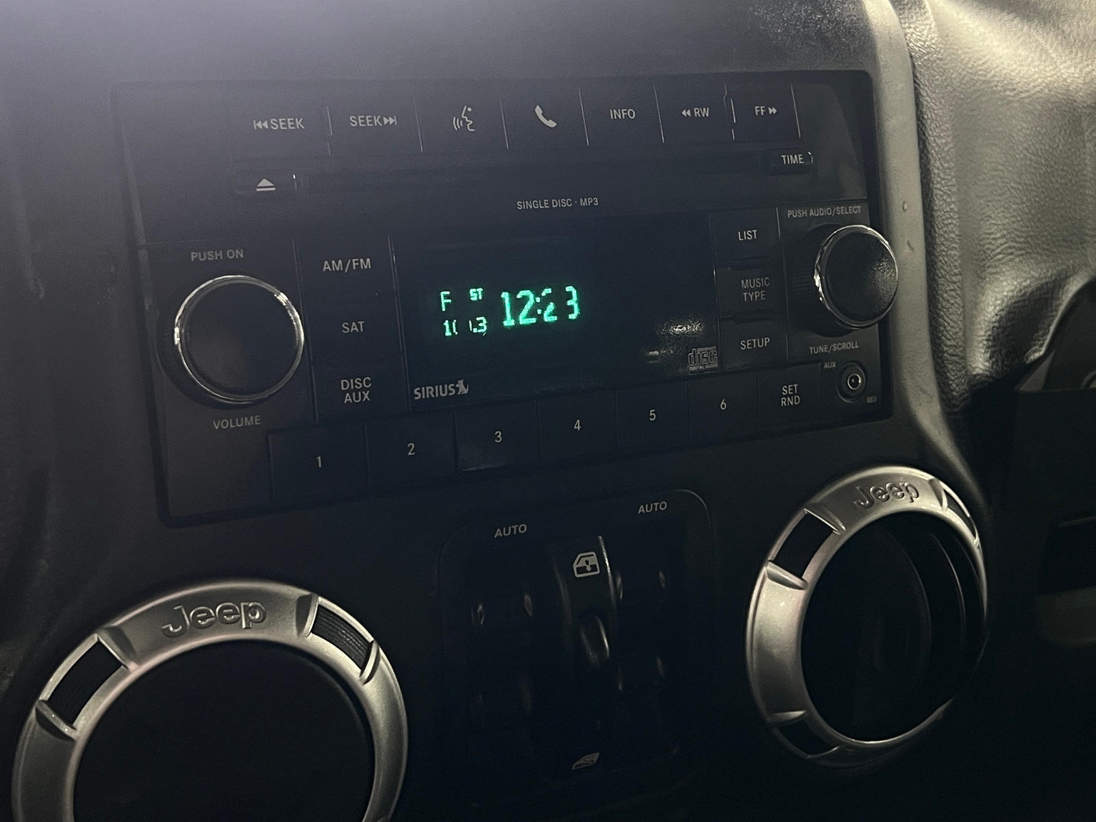 Thumbnail: 2016 Jeep Wrangler - 3