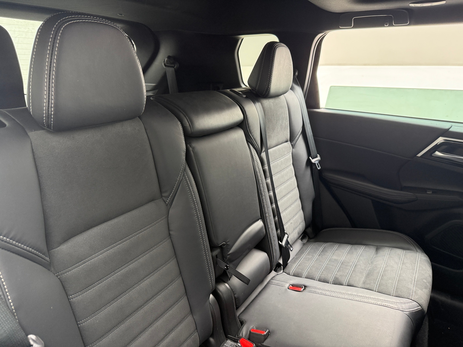 Thumbnail: 2022 Mitsubishi Outlander - 5