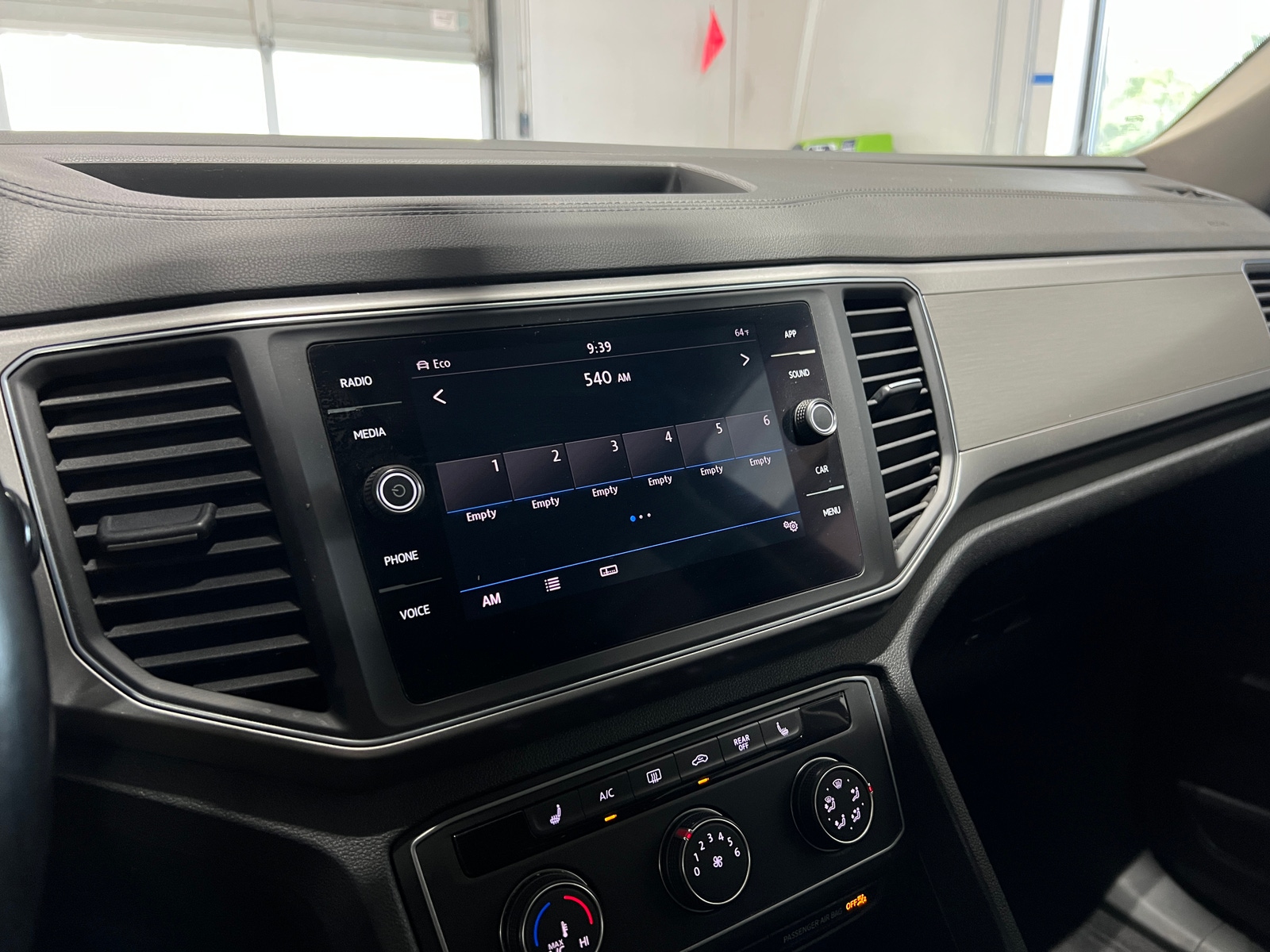 Thumbnail: 2018 Volkswagen Atlas - 3