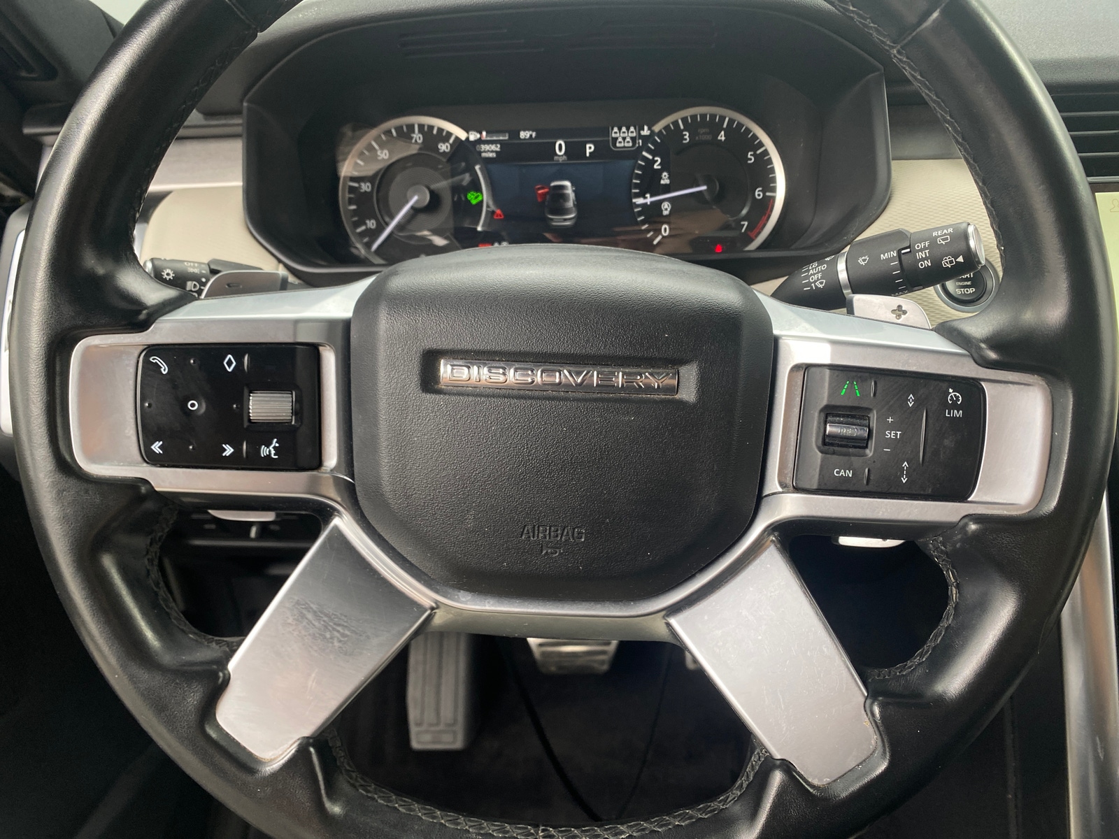 Thumbnail: 2023 Land Rover Discovery - 4