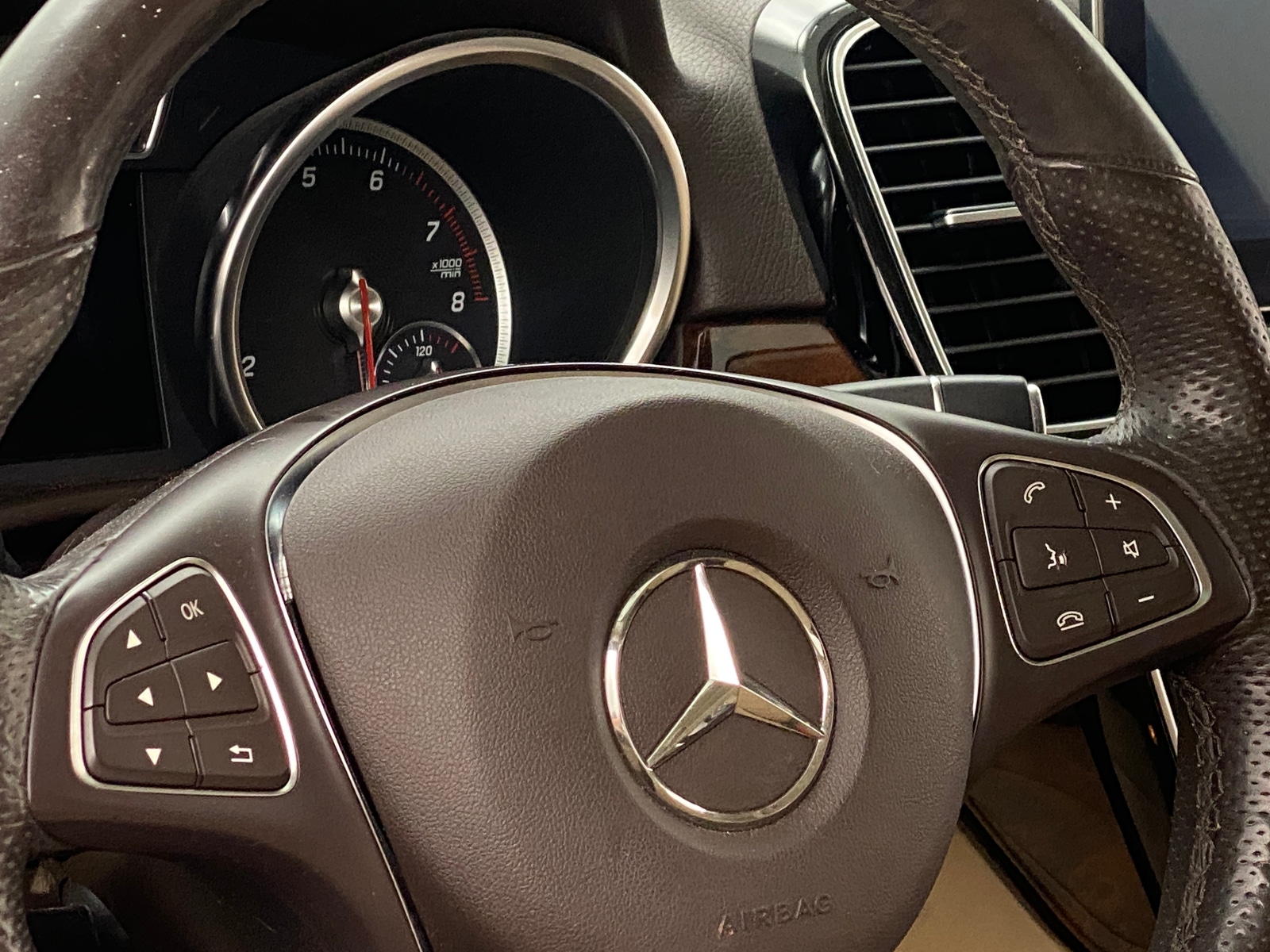 Thumbnail: 2016 Mercedes-Benz GLE - 4