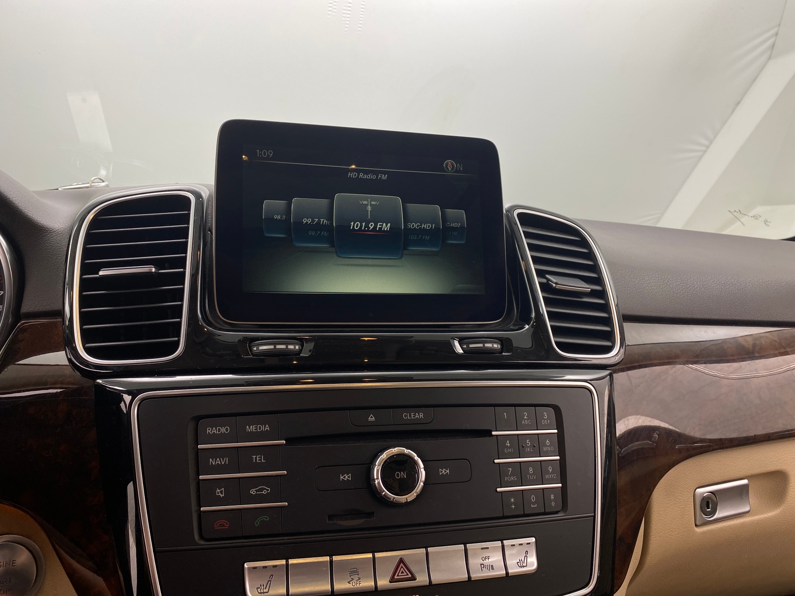 Thumbnail: 2016 Mercedes-Benz GLE - 3