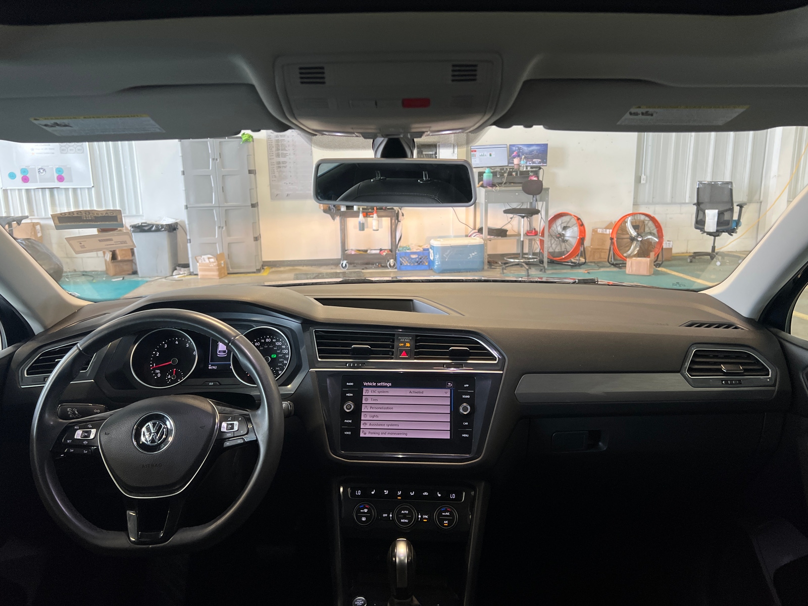 Thumbnail: 2020 Volkswagen Tiguan - 2