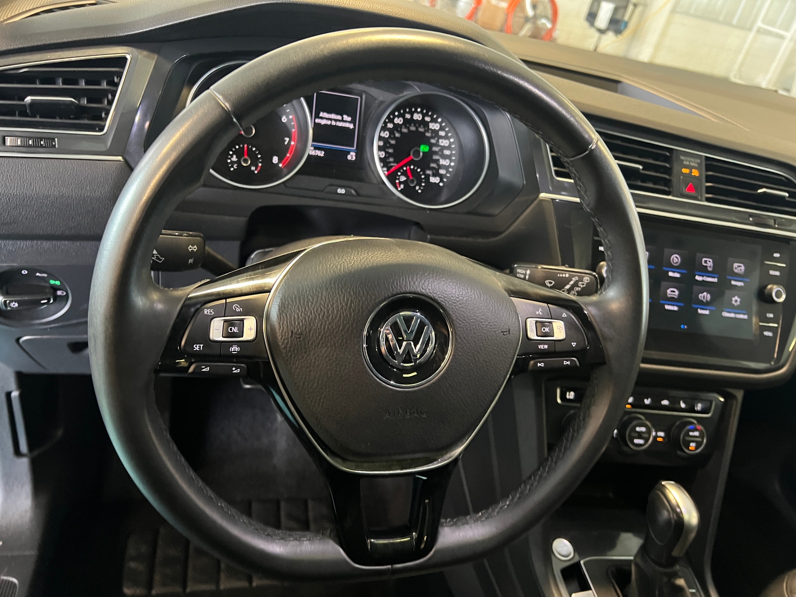 Thumbnail: 2020 Volkswagen Tiguan - 4