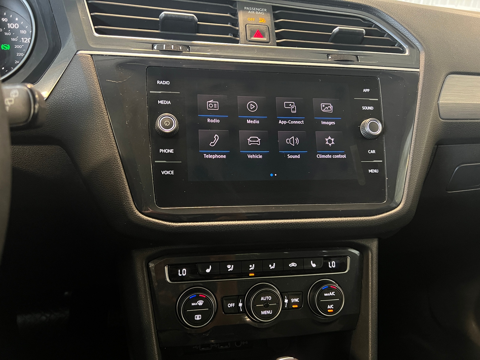 Thumbnail: 2020 Volkswagen Tiguan - 3