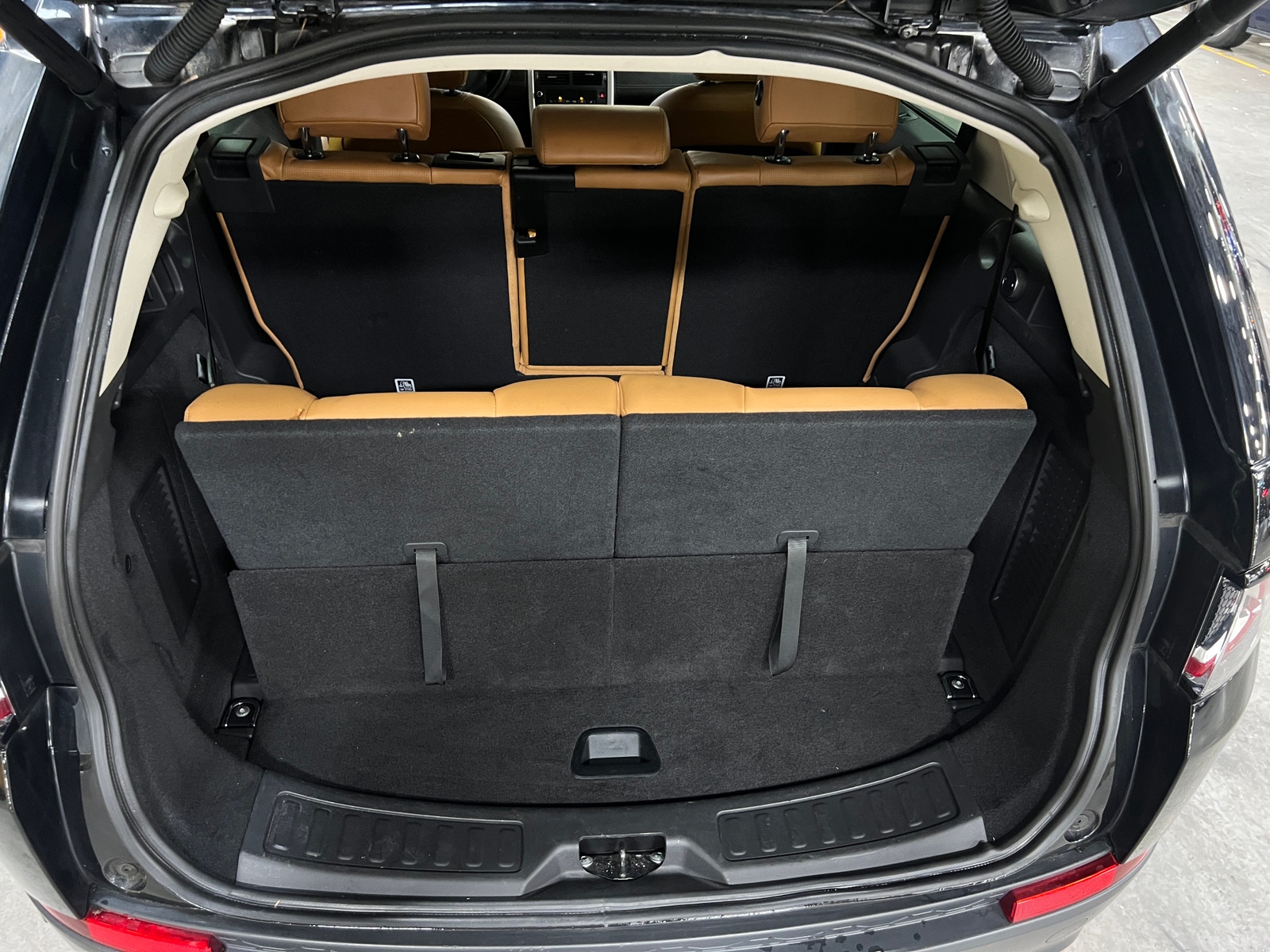 Thumbnail: 2018 Land Rover Discovery Sport - 6