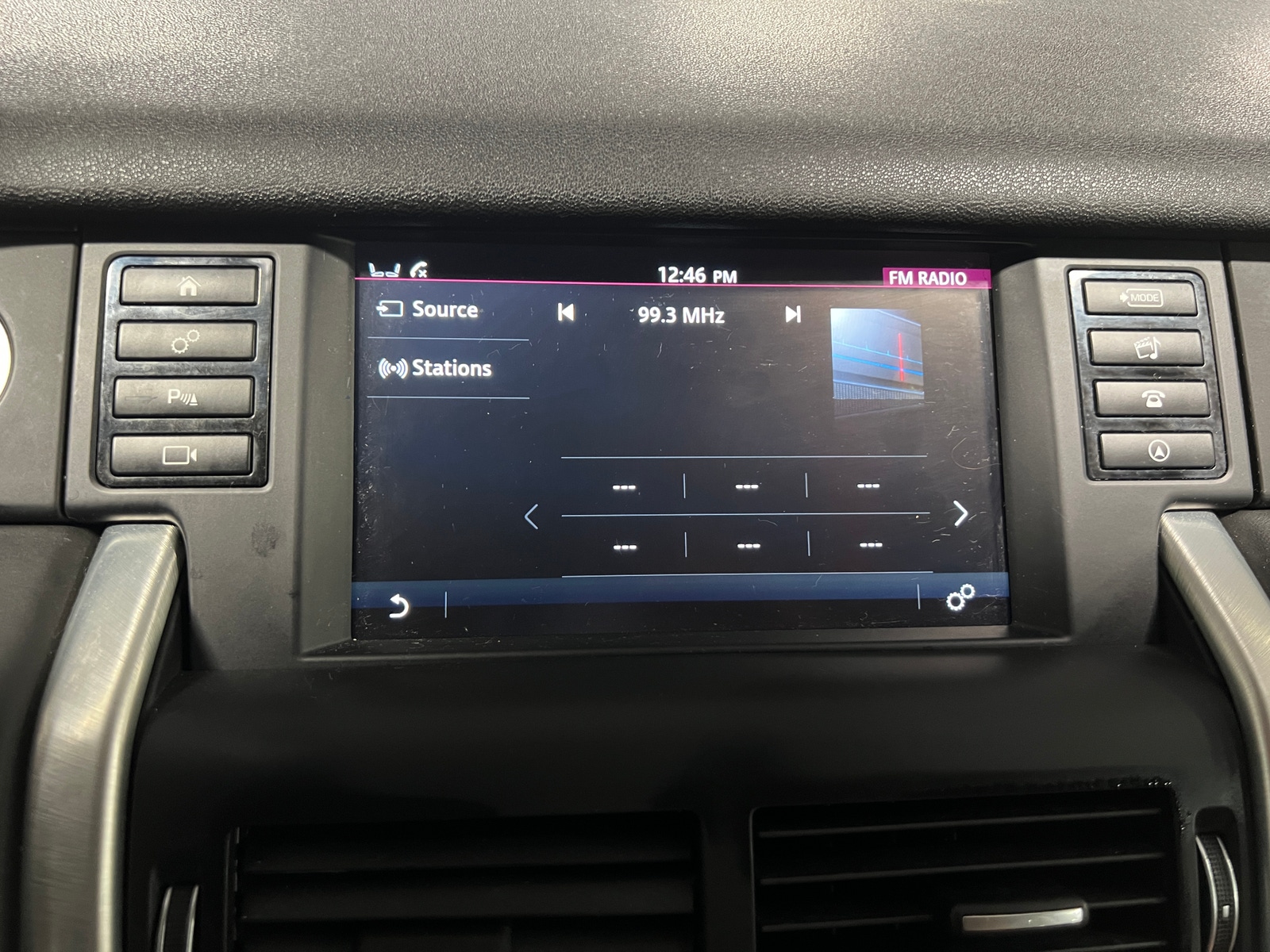 Thumbnail: 2018 Land Rover Discovery Sport - 3