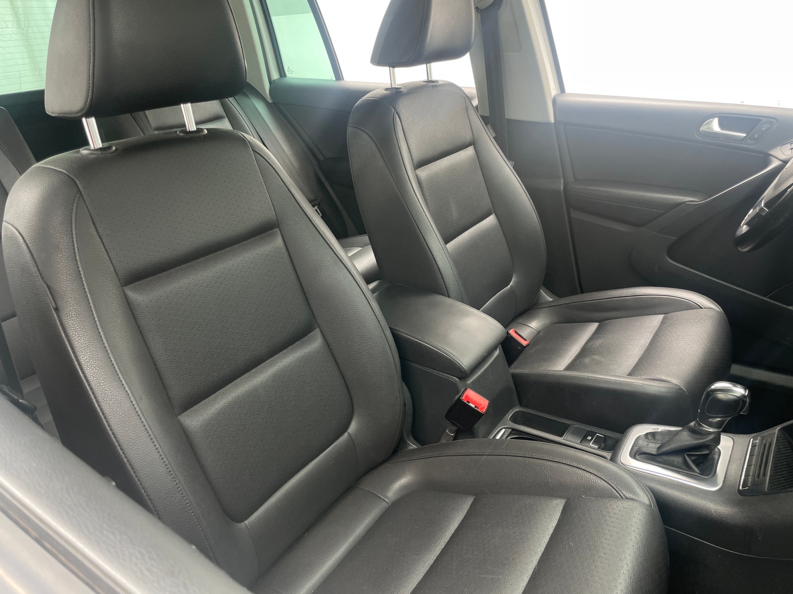 Thumbnail: 2014 Volkswagen Tiguan - 2