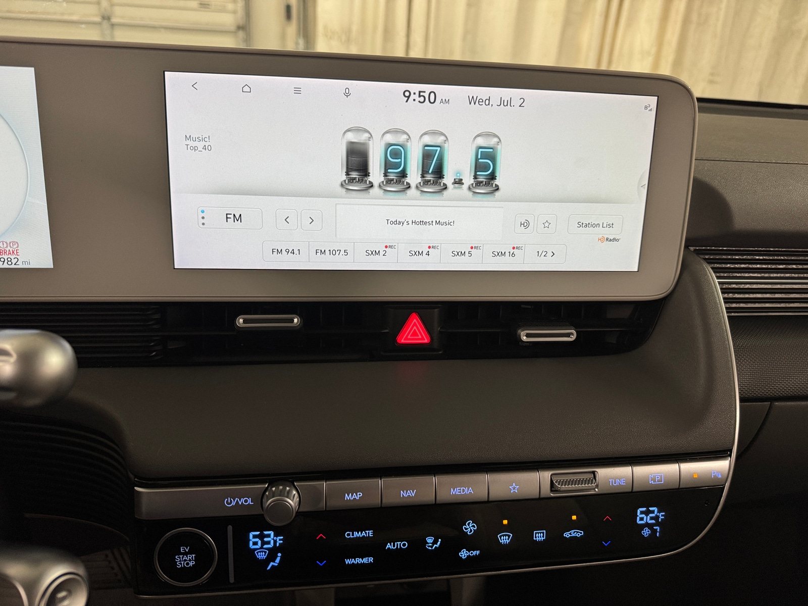 Thumbnail: 2022 Hyundai Ioniq 5 - 3