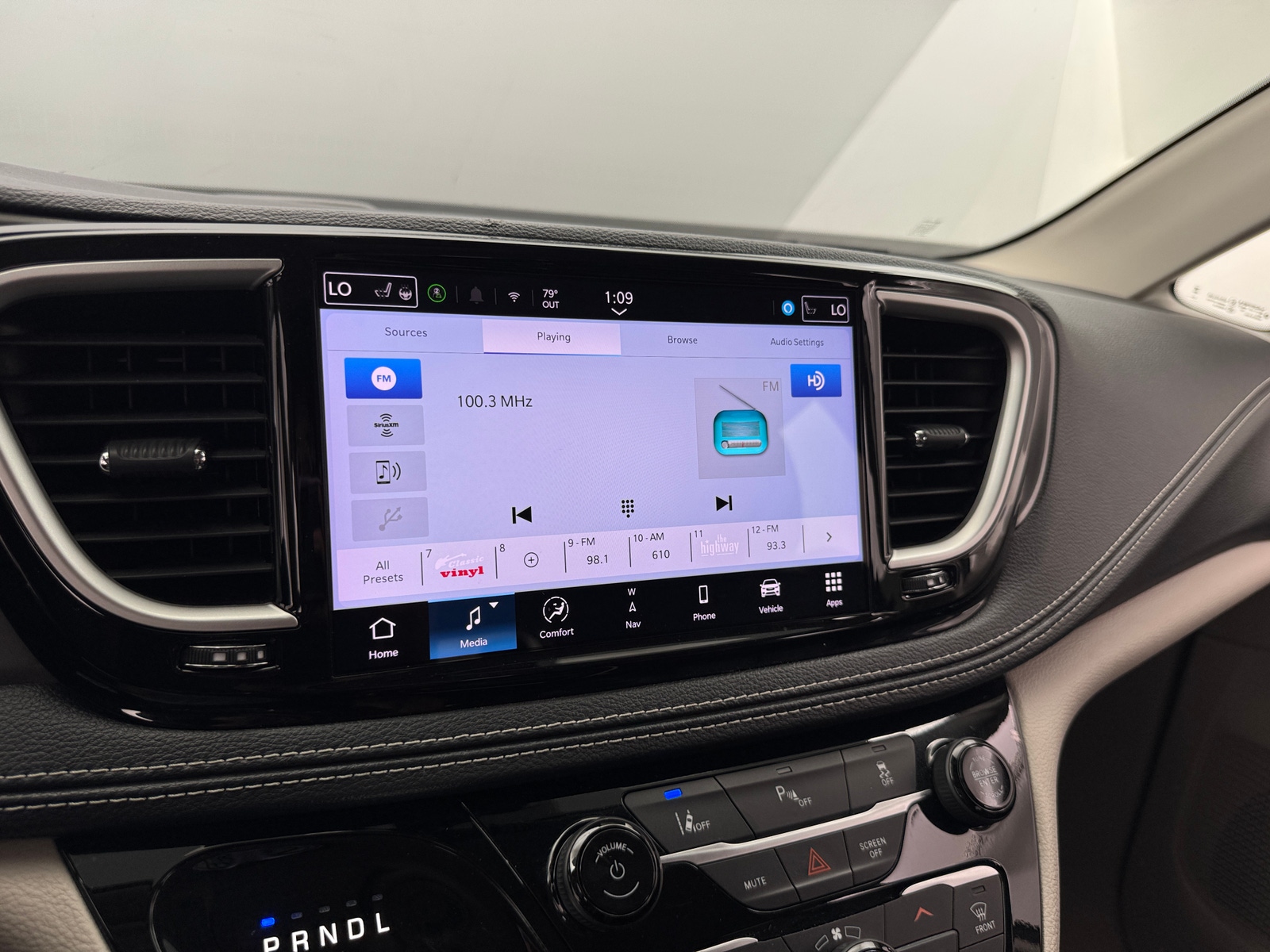 Thumbnail: 2024 Chrysler Pacifica - 3