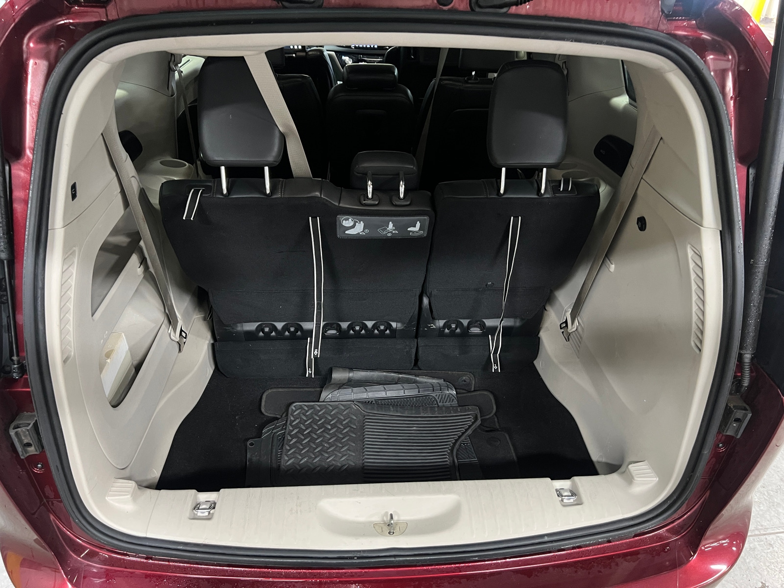 Thumbnail: 2017 Chrysler Pacifica - 6