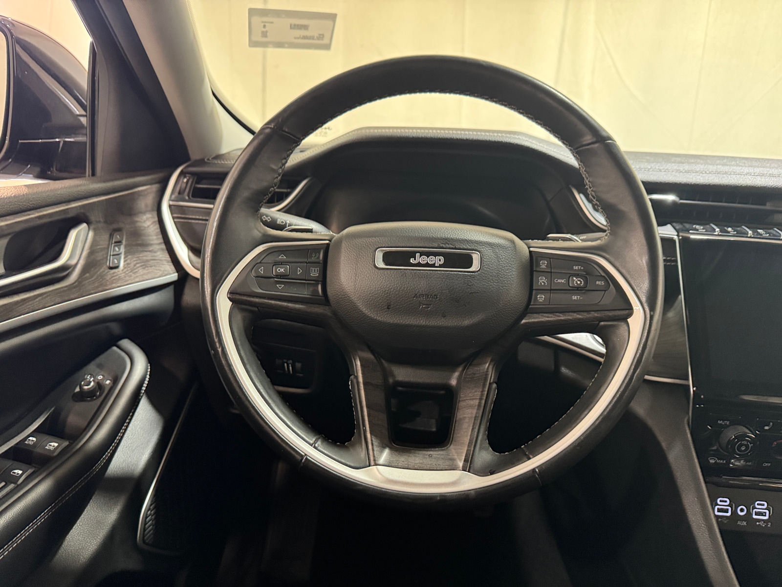 Thumbnail: 2022 Jeep Grand Cherokee L - 4
