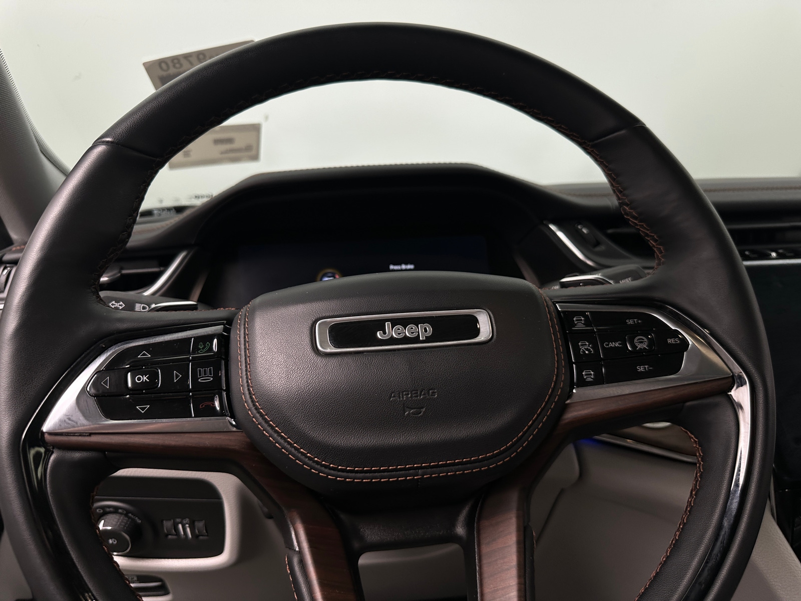 Thumbnail: 2023 Jeep Grand Cherokee L - 4