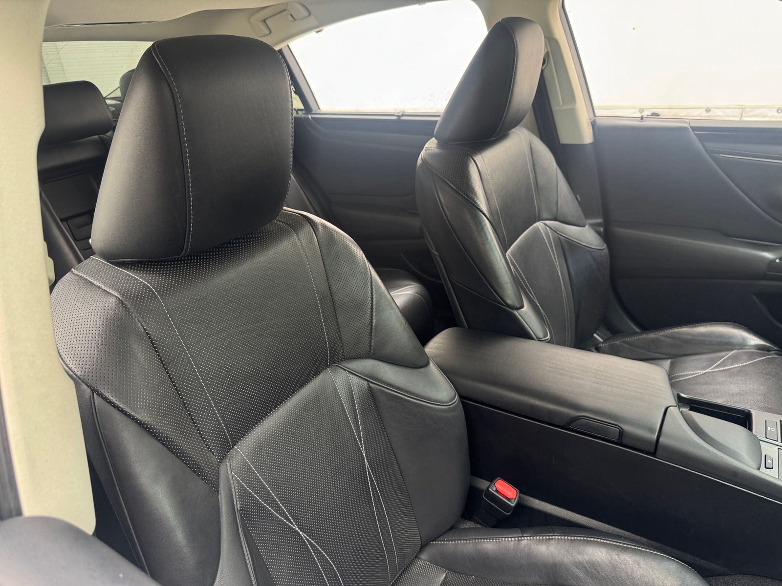 Thumbnail: 2019 Lexus ES - 2