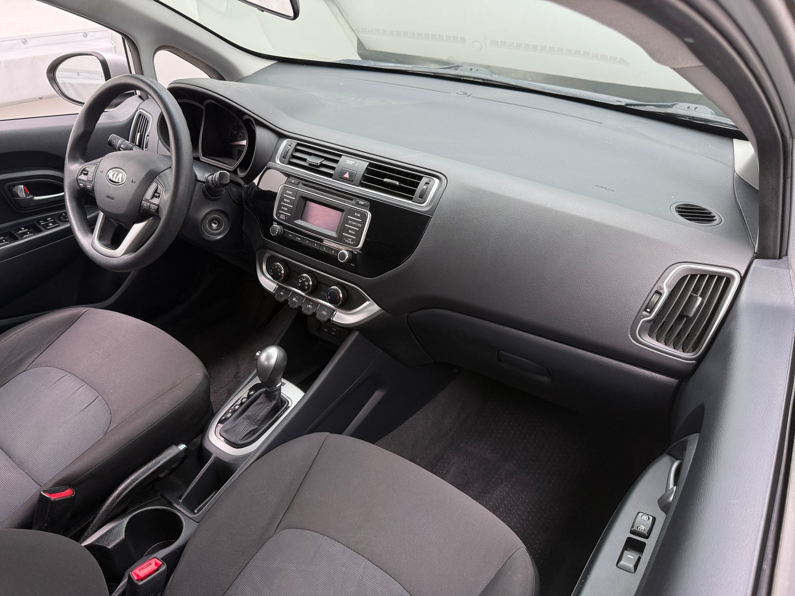 Thumbnail: 2017 Kia Rio - 3