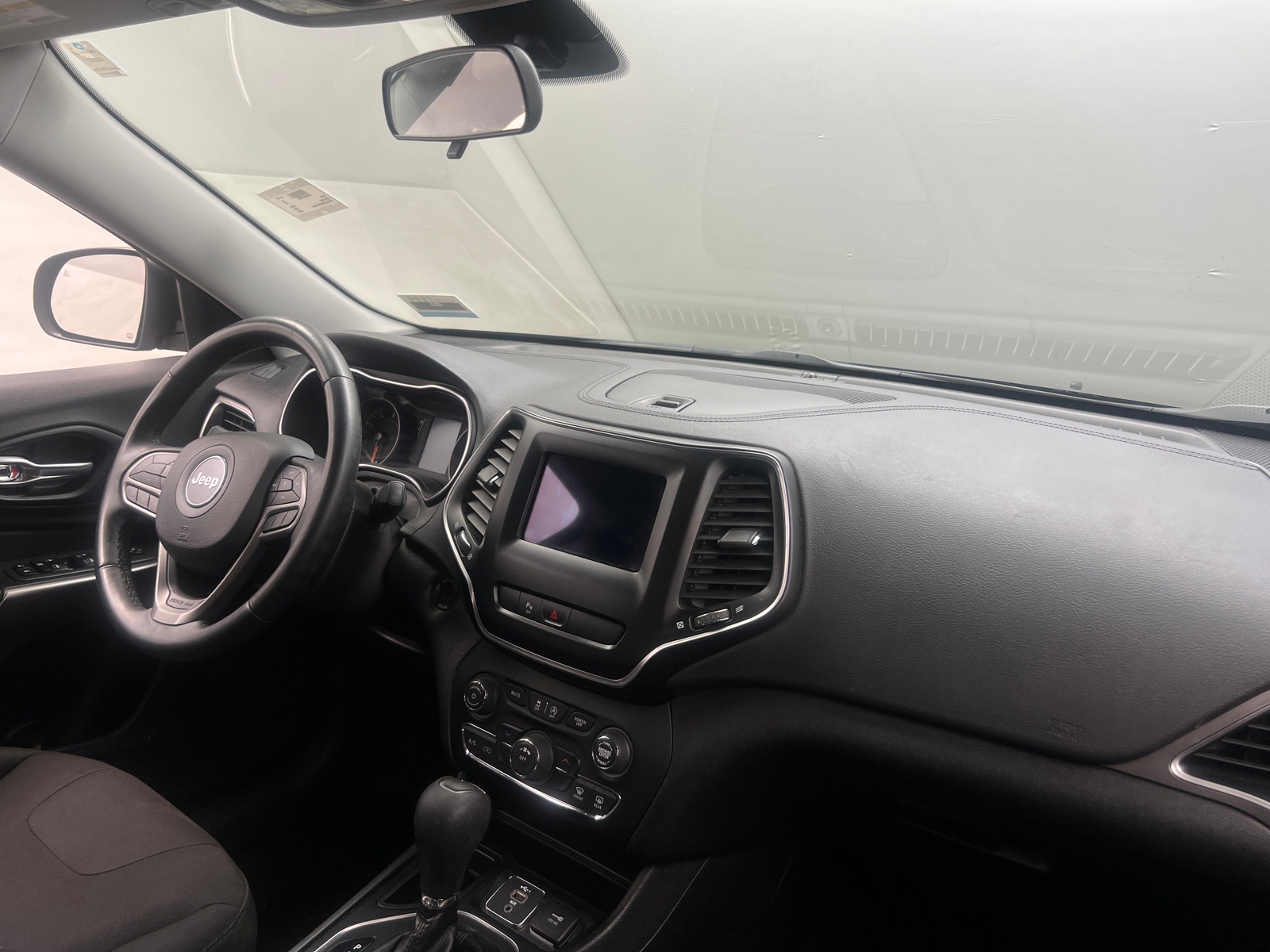 Thumbnail: 2019 Jeep Cherokee - 3