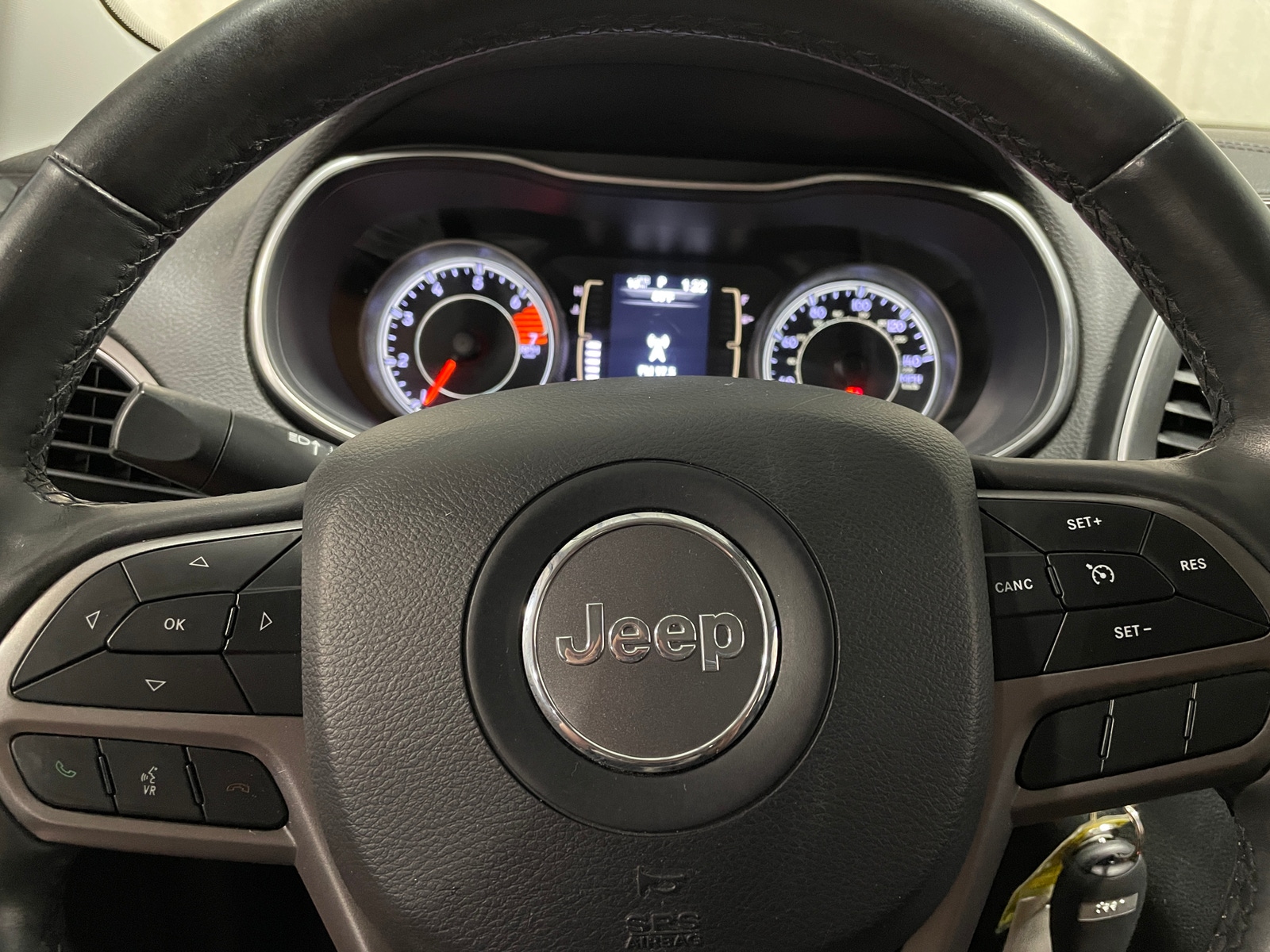 Thumbnail: 2019 Jeep Cherokee - 5