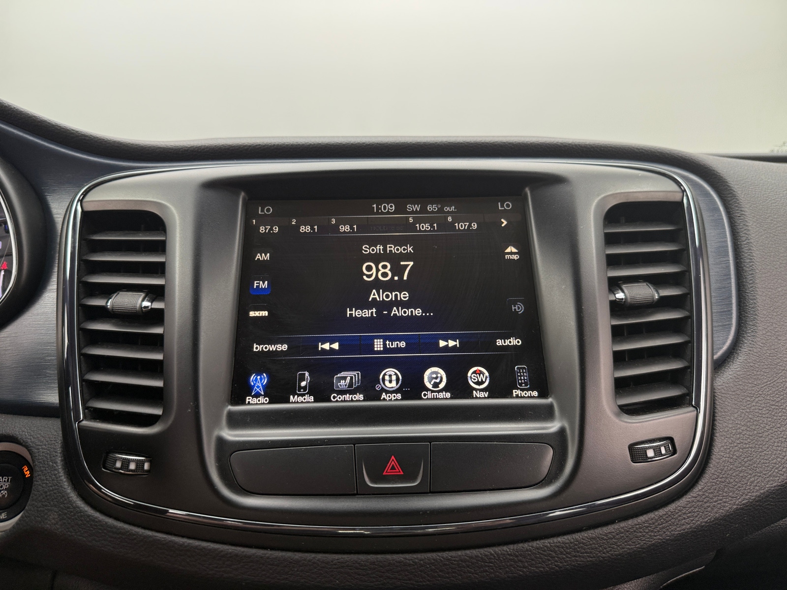Thumbnail: 2016 Chrysler 200 - 3