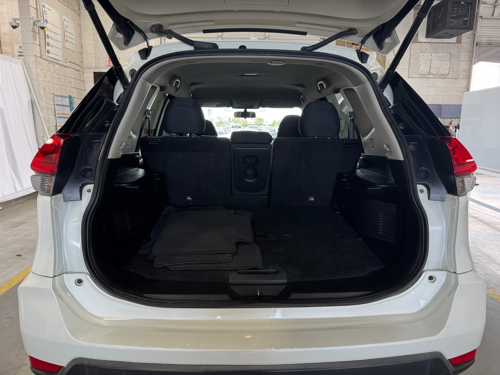 Thumbnail: 2018 Nissan Rogue - 7