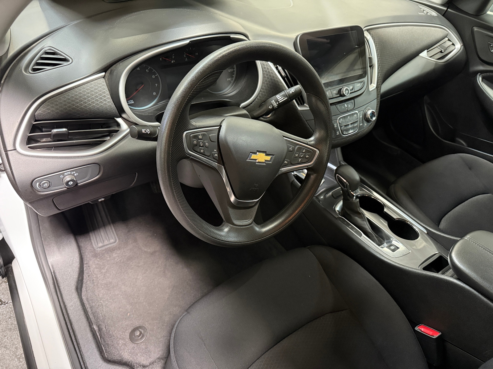 Thumbnail: 2023 Chevrolet Malibu - 3