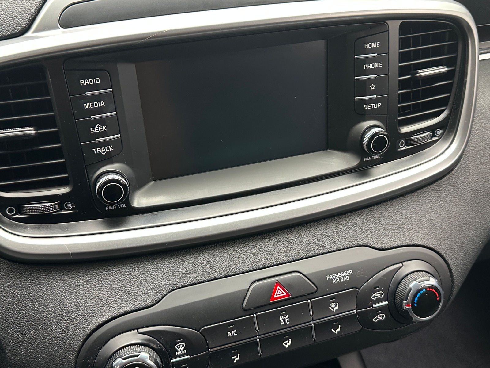 Thumbnail: 2019 Kia Sorento - 4