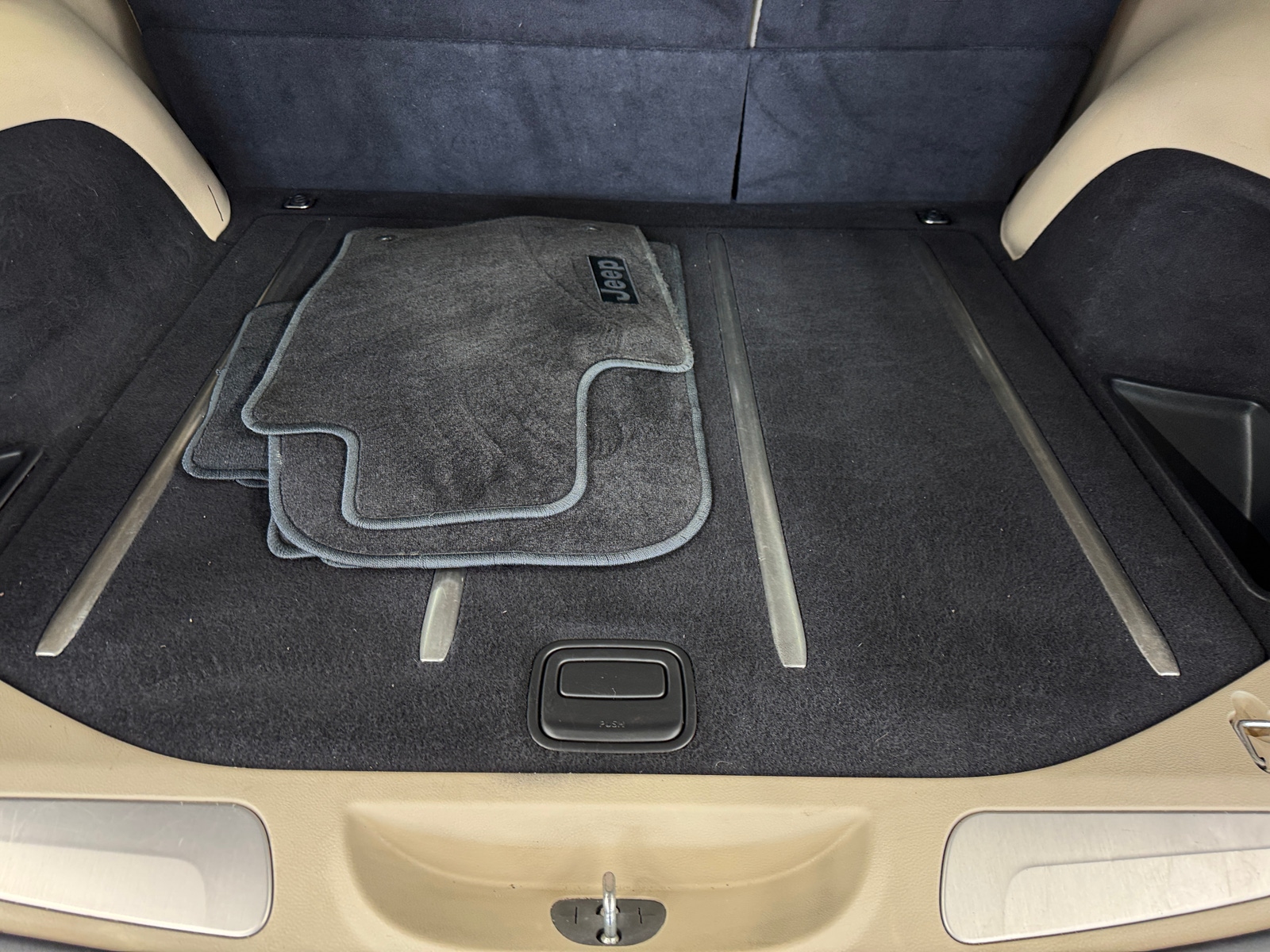 Thumbnail: 2015 Jeep Grand Cherokee - 6