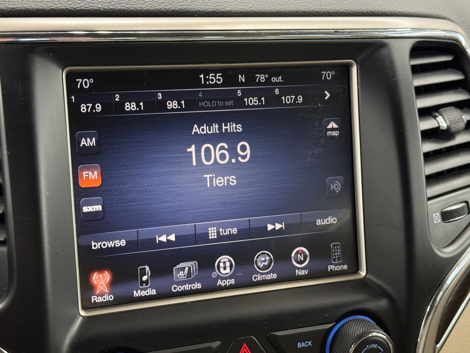 Thumbnail: 2015 Jeep Grand Cherokee - 3