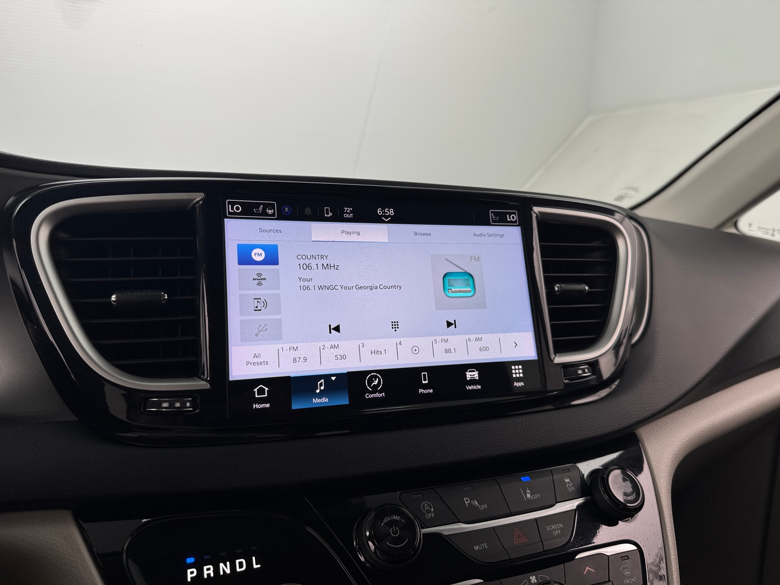 Thumbnail: 2024 Chrysler Pacifica - 3