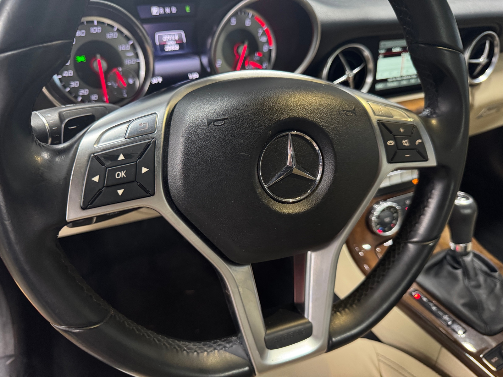 Thumbnail: 2015 Mercedes-Benz SLK - 4