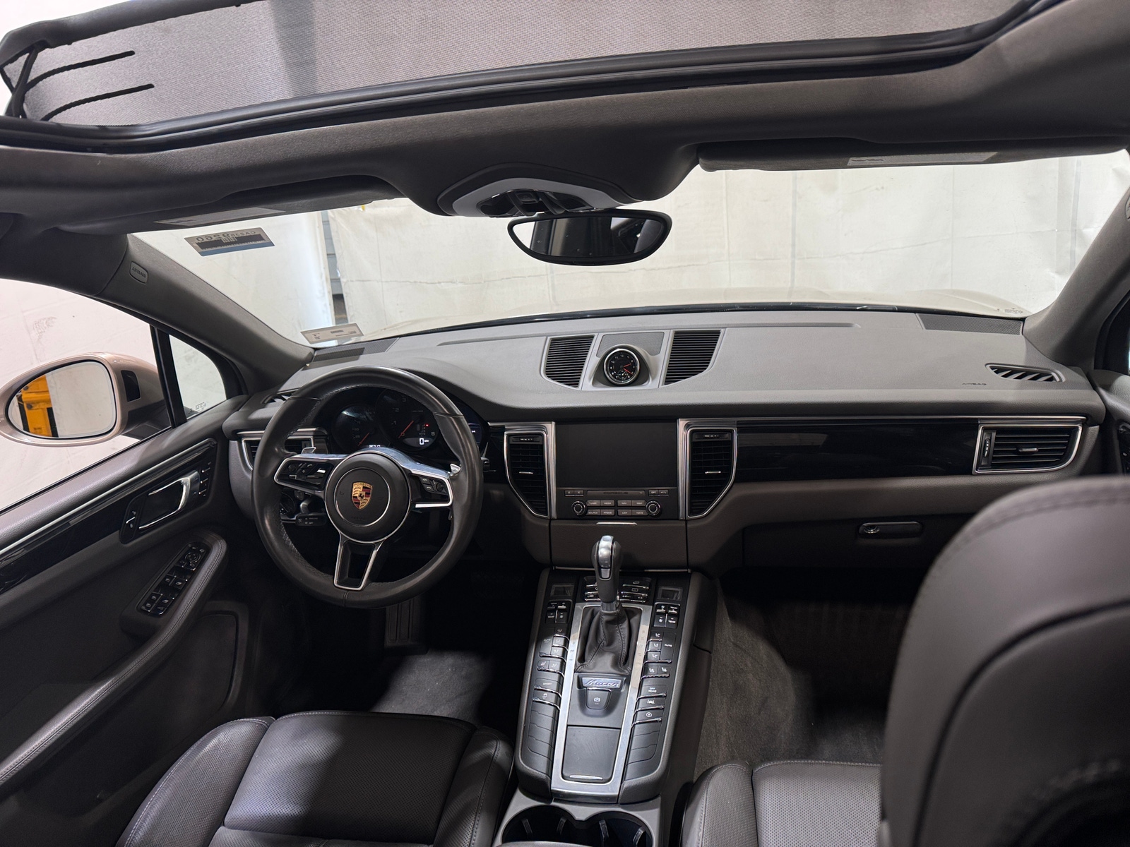 Thumbnail: 2017 Porsche Macan - 2