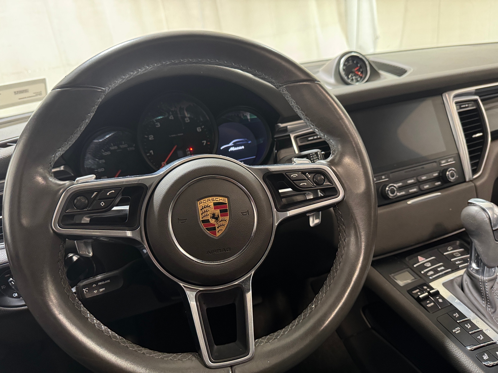 Thumbnail: 2017 Porsche Macan - 4
