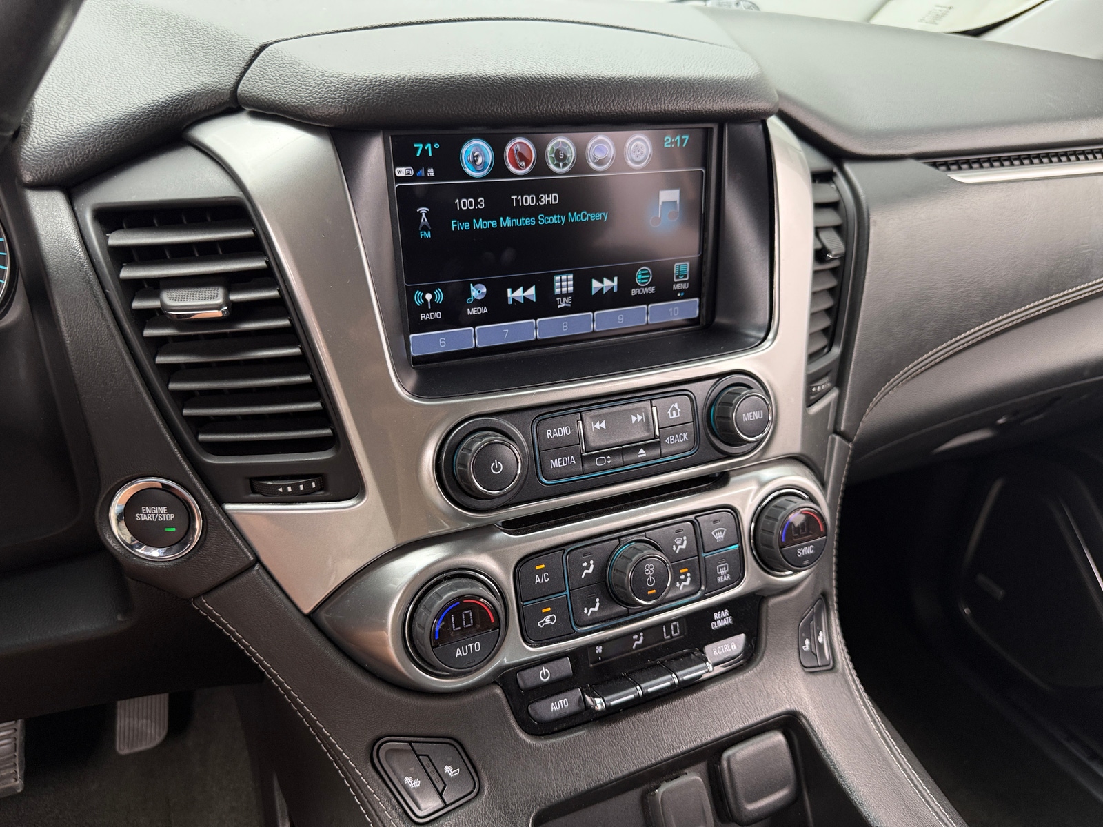 Thumbnail: 2018 Chevrolet Suburban - 3