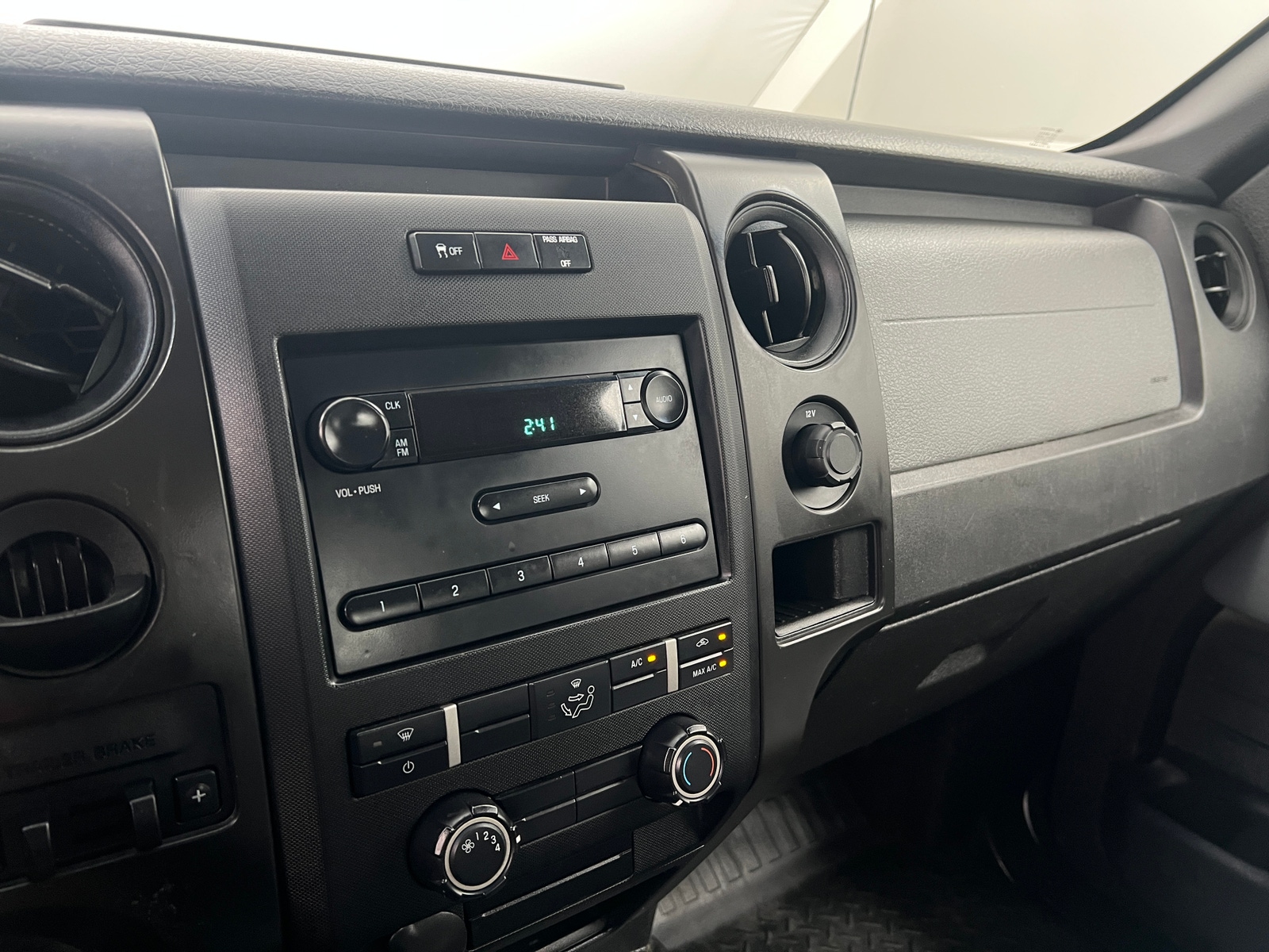 Thumbnail: 2014 Ford Econoline - 4