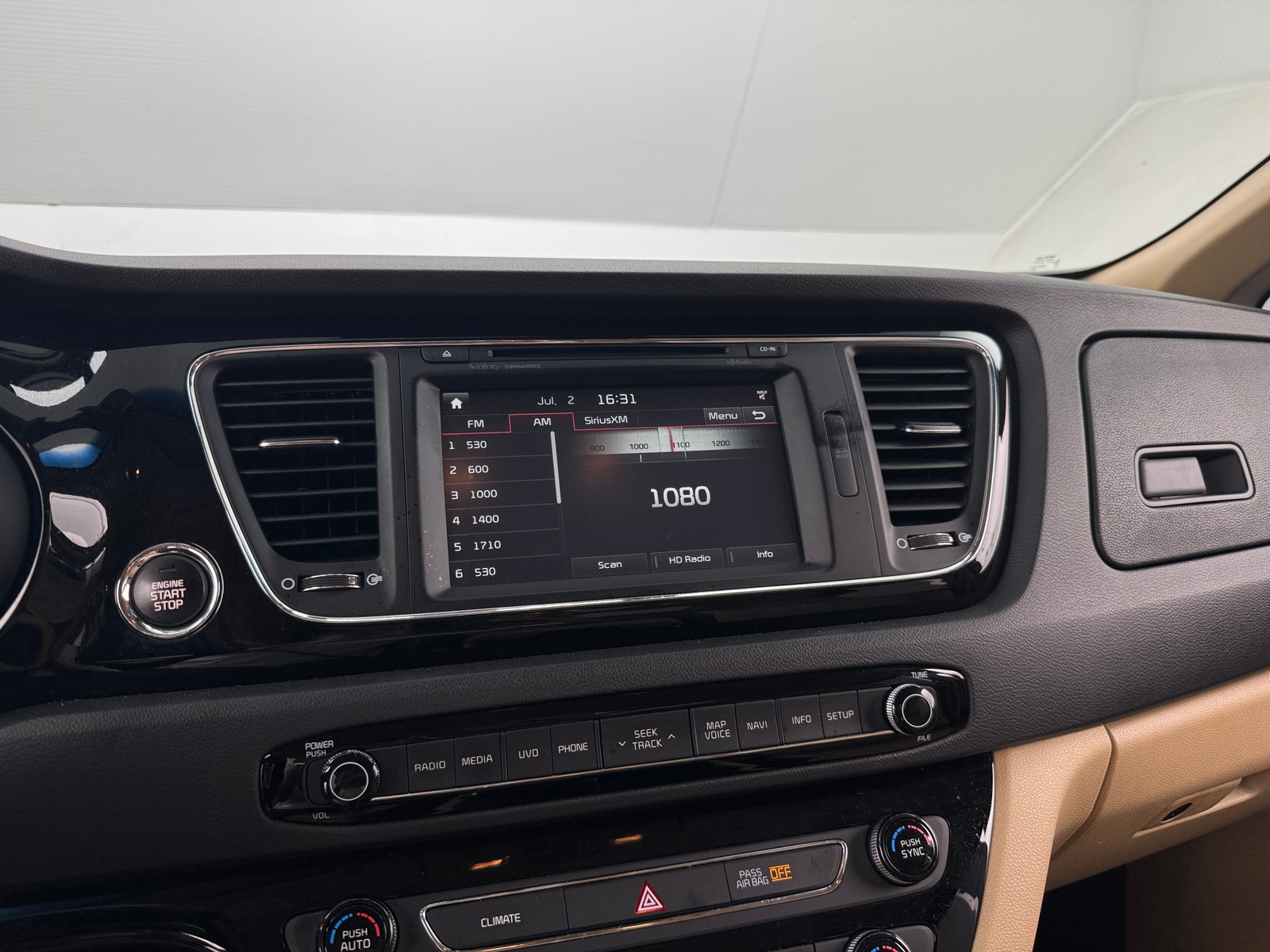 Thumbnail: 2018 Kia Sedona - 3