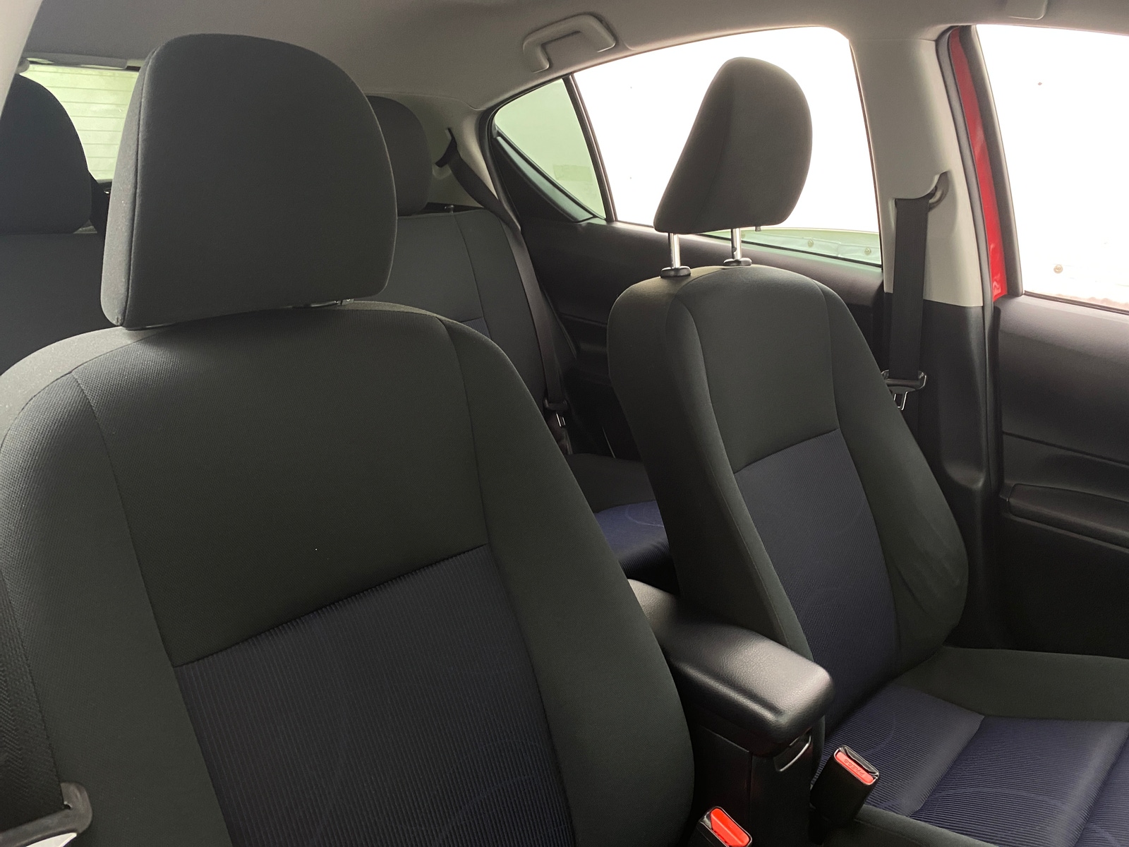 Thumbnail: 2016 Toyota Prius c - 2