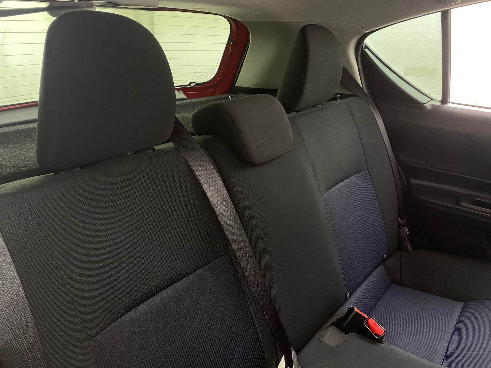 Thumbnail: 2016 Toyota Prius c - 6