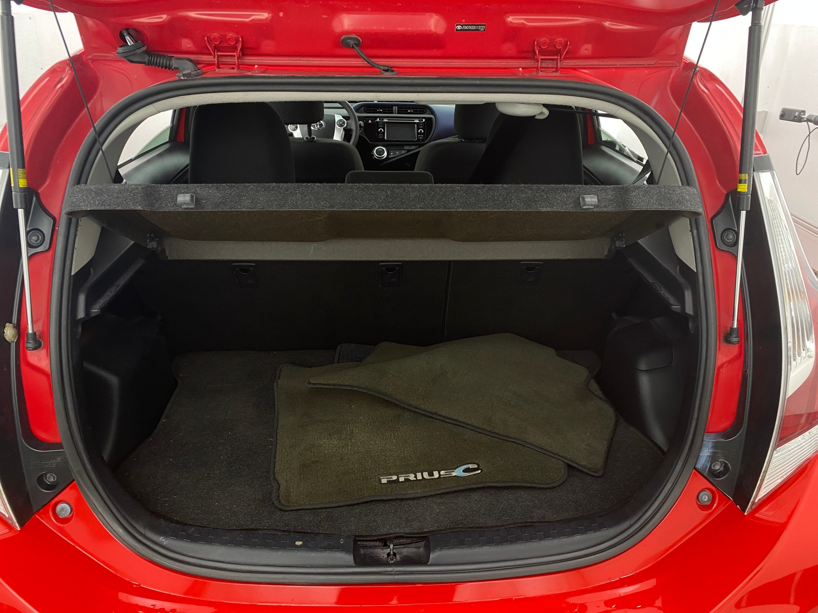Thumbnail: 2016 Toyota Prius c - 7