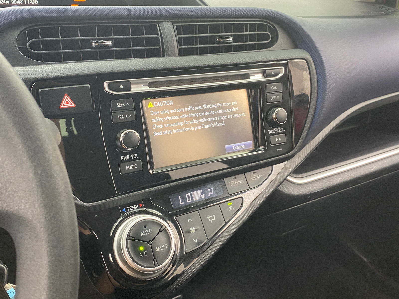 Thumbnail: 2016 Toyota Prius c - 4