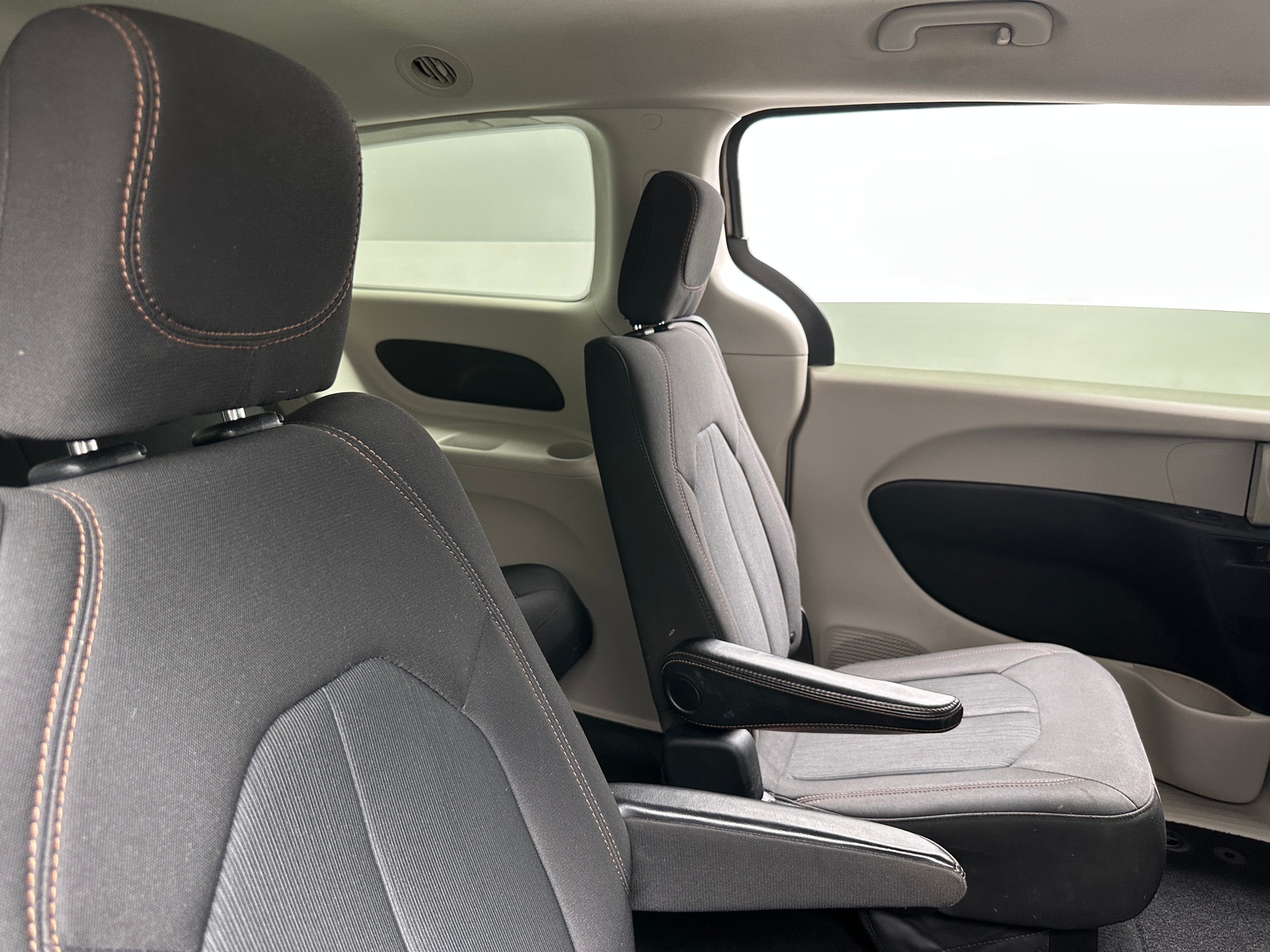 Thumbnail: 2017 Chrysler Pacifica - 6