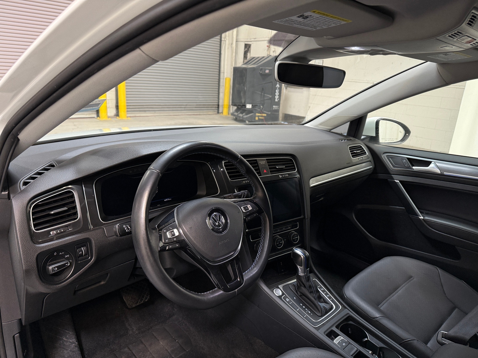 Thumbnail: 2019 Volkswagen e-Golf - 2