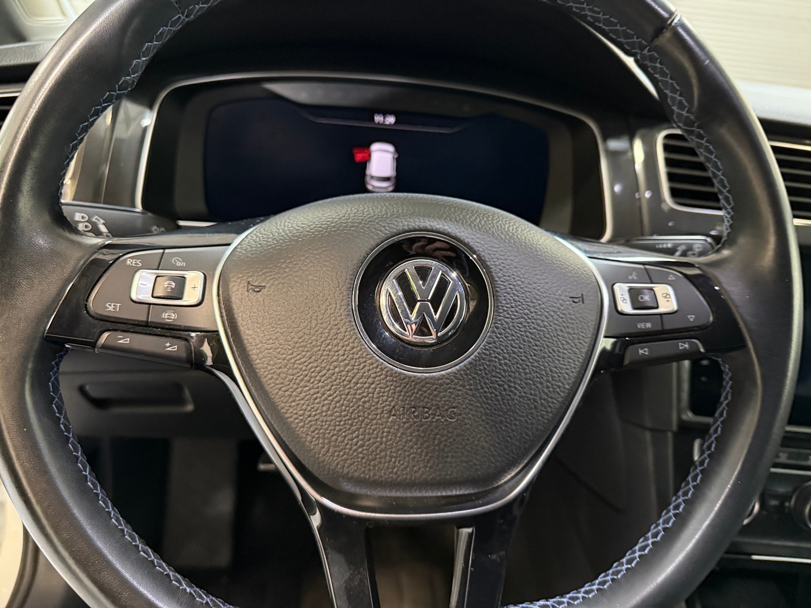 Thumbnail: 2019 Volkswagen e-Golf - 4